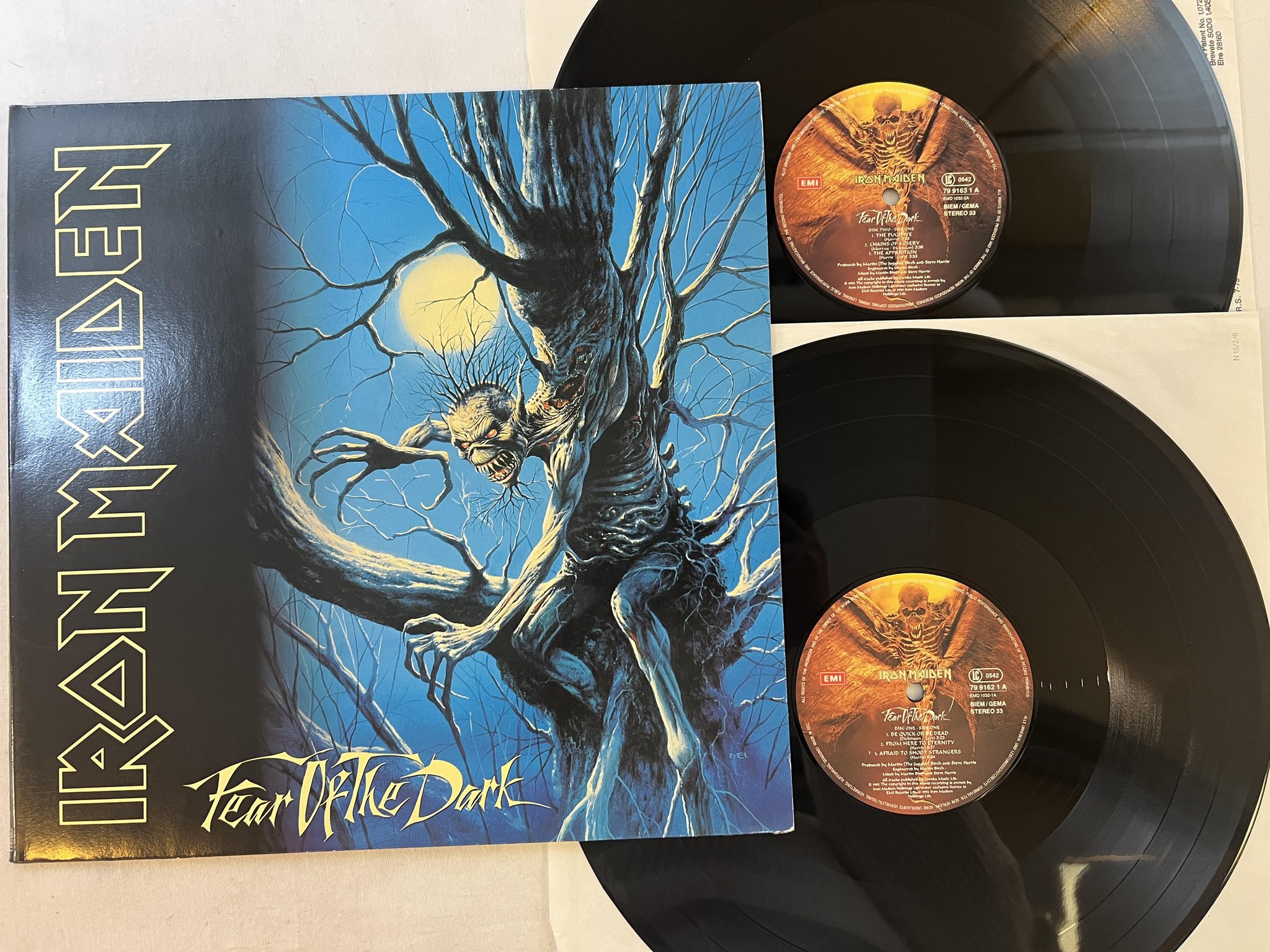 Omslagsbild för skivan IRON MAIDEN fear of the dark 2xLP -92 EU EMI 7991621 *** rare ***