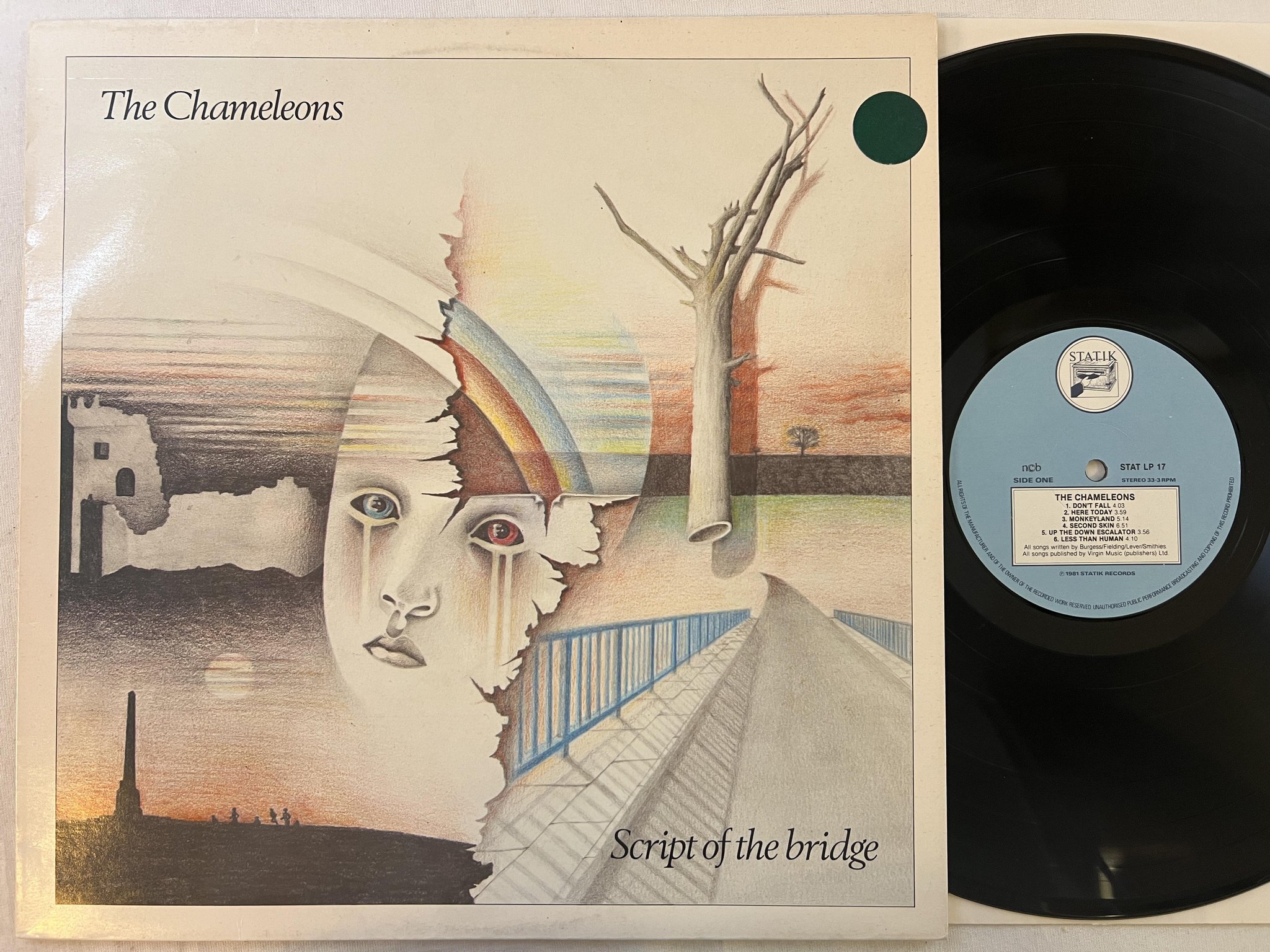Omslagsbild för skivan THE CHAMELEONS script of the bridge LP -81 ncb STATIK STAT LP 17