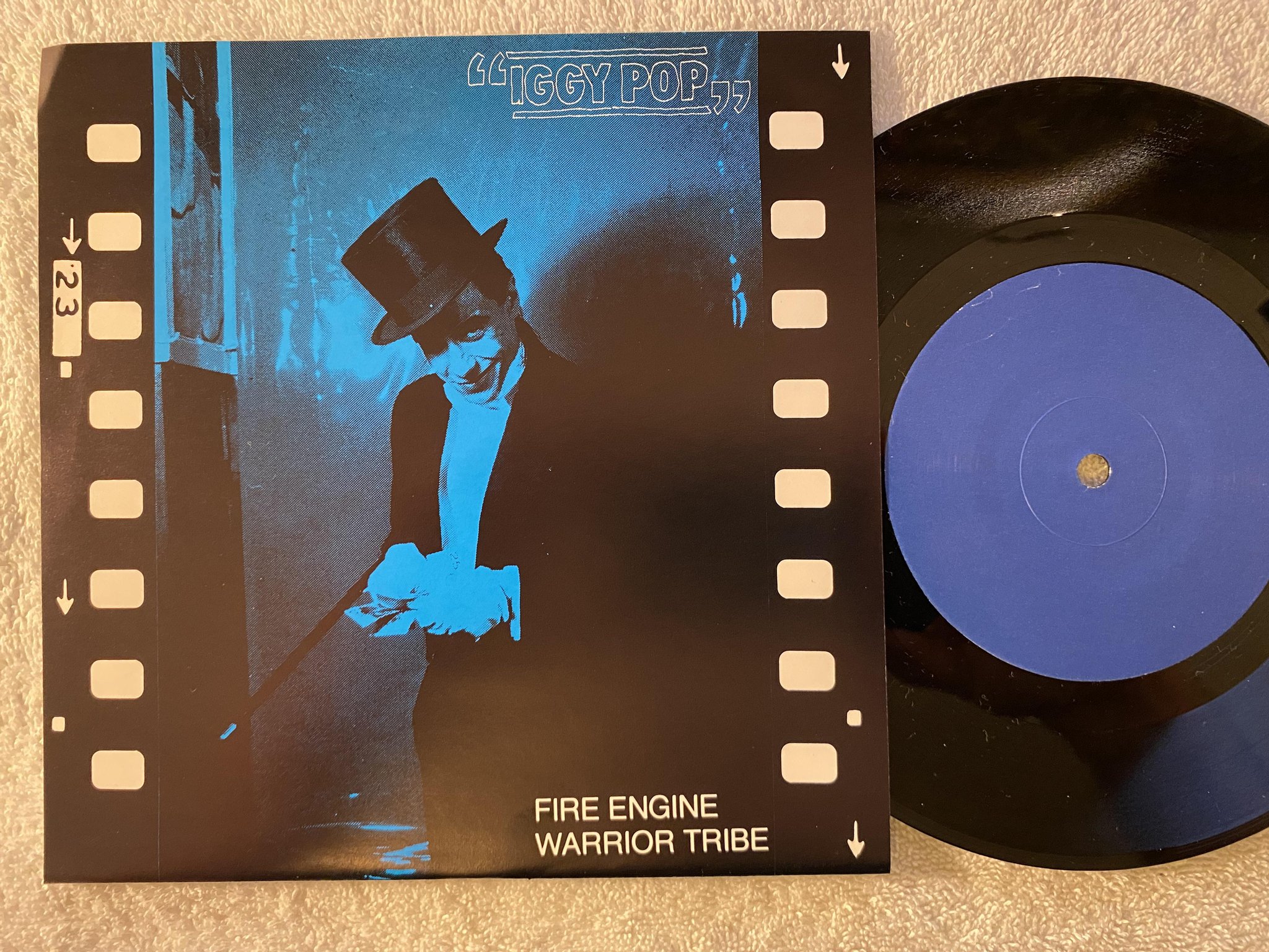 Omslagsbild för skivan IGGY POP fire engine / warrior tribe 7"single