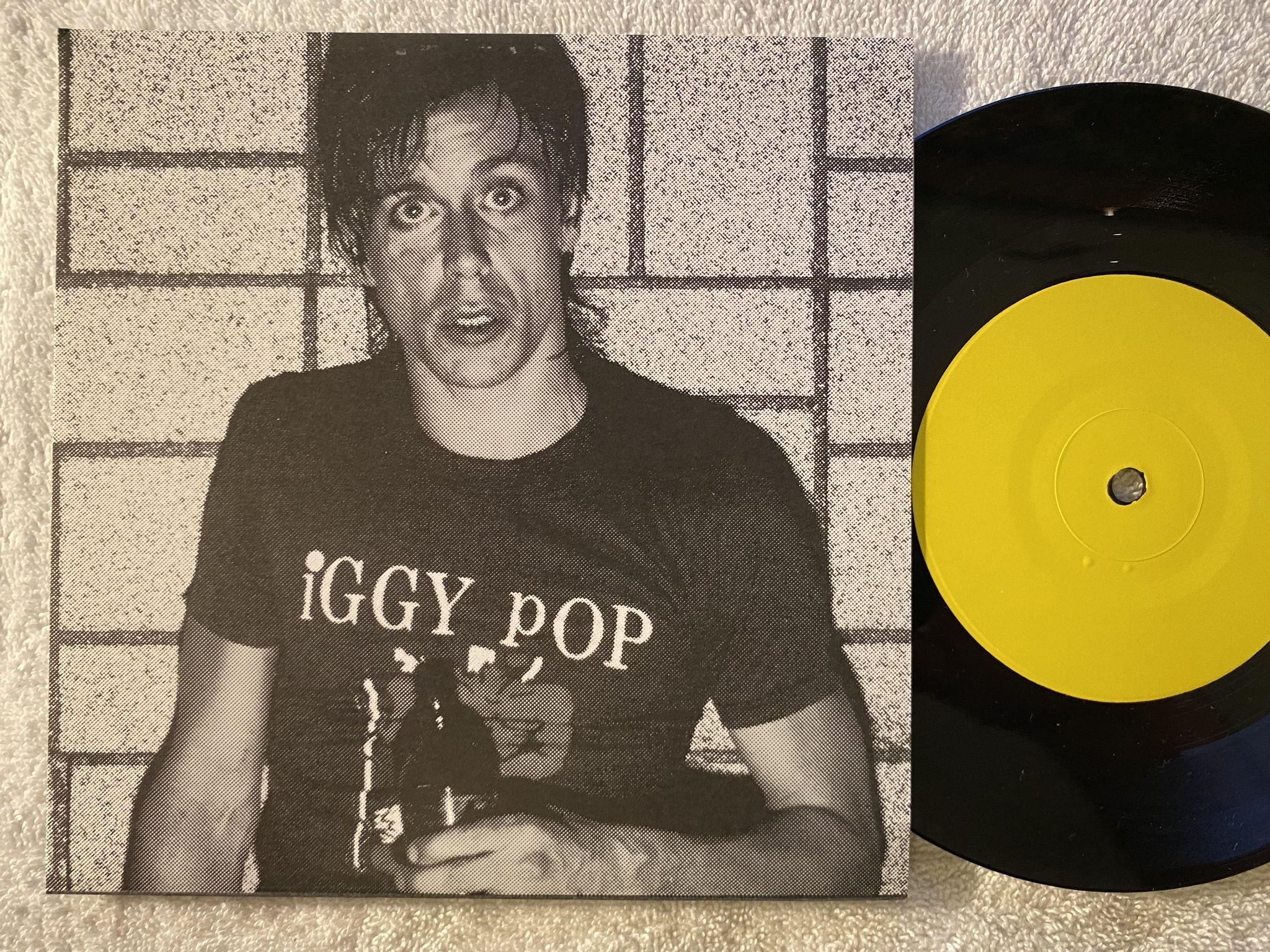 Omslagsbild för skivan IGGY POP hassels / Louie Louie / hang on Sloopy 7"single