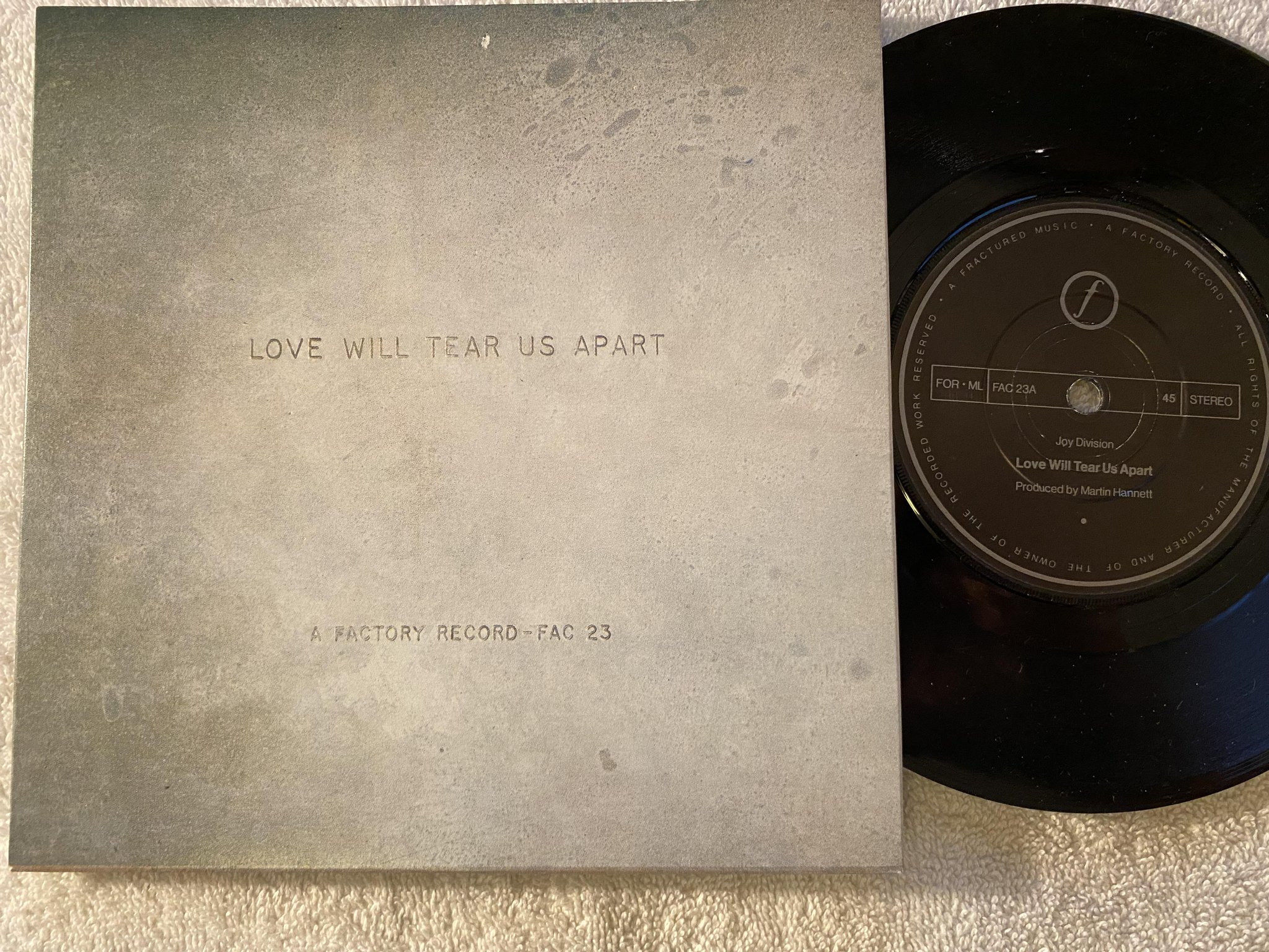 Omslagsbild för skivan JOY DIVISION love will tear us apart 7" -80 FACTORY FAC 23