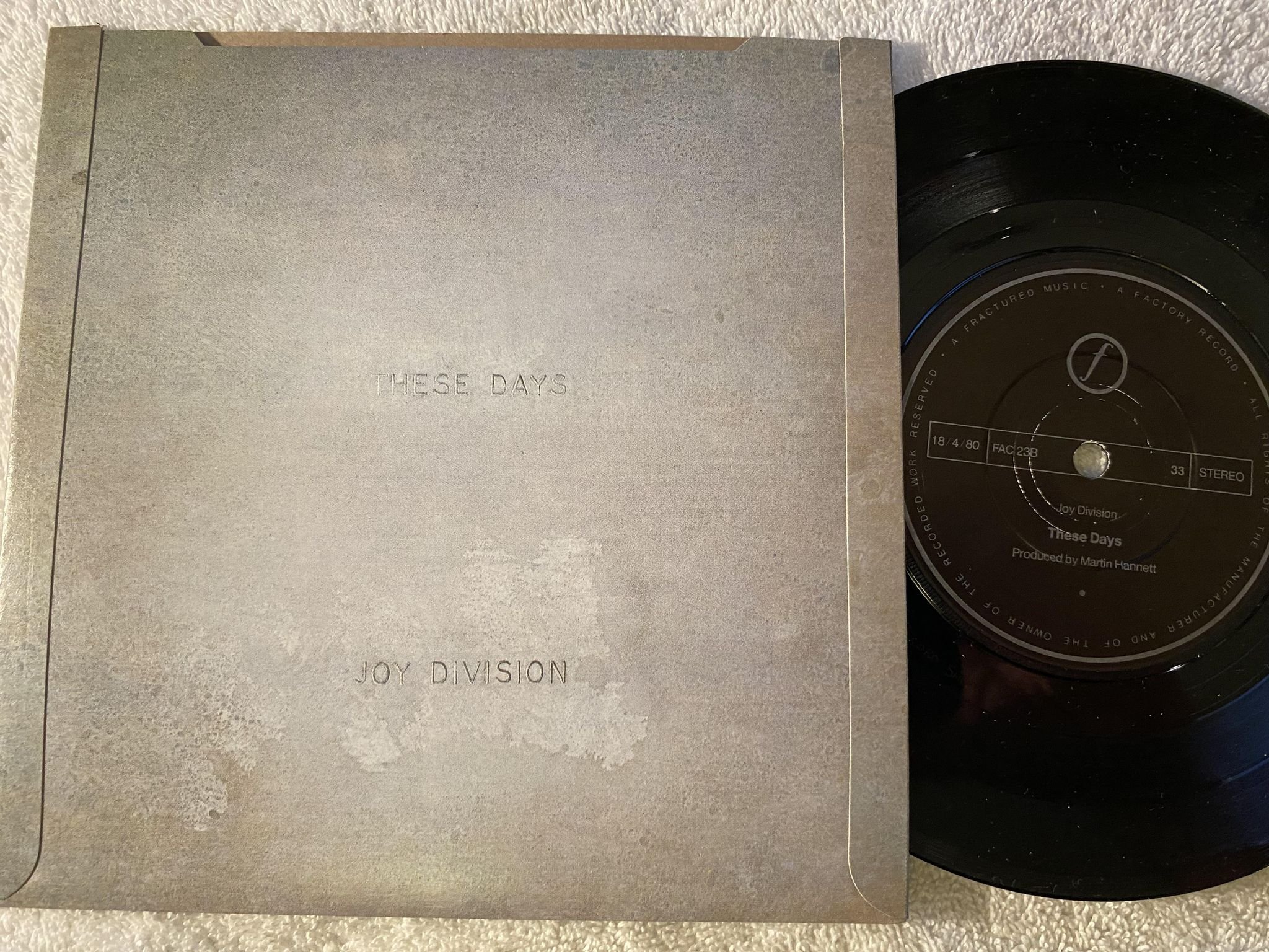 Omslagsbild för skivan JOY DIVISION love will tear us apart 7" -80 FACTORY FAC 23