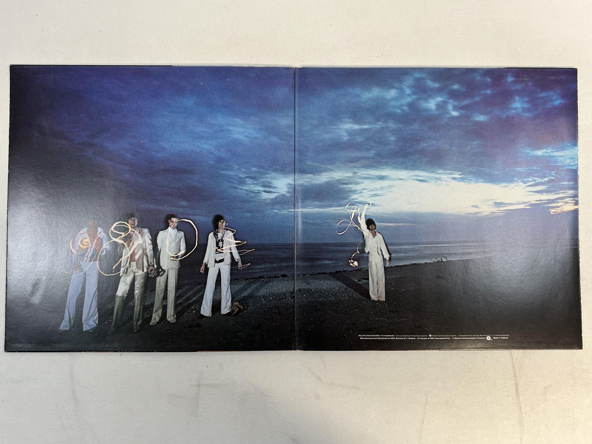 Omslagsbild för skivan ROLLING STONES black and blue LP Hol ROLLING STONES COC 59106 ** BLUE VINYL **