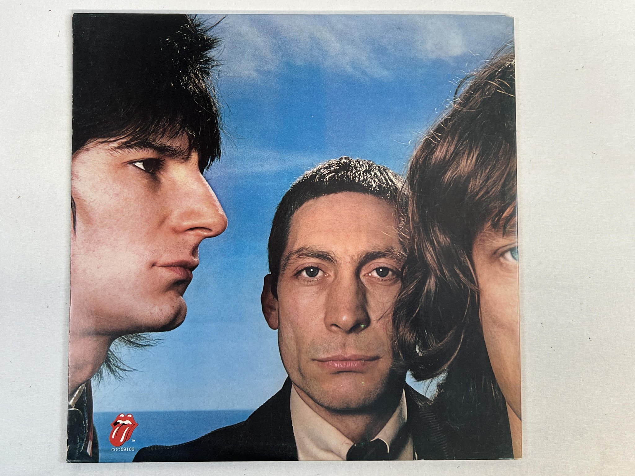 Omslagsbild för skivan ROLLING STONES black and blue LP Hol ROLLING STONES COC 59106 ** BLUE VINYL **