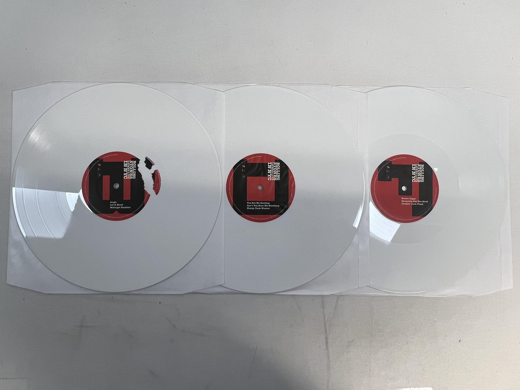 Omslagsbild för skivan ROLLING STONES Licked Live In NY 3xLP 2022 00602445175505 ** WHITE VINYL **