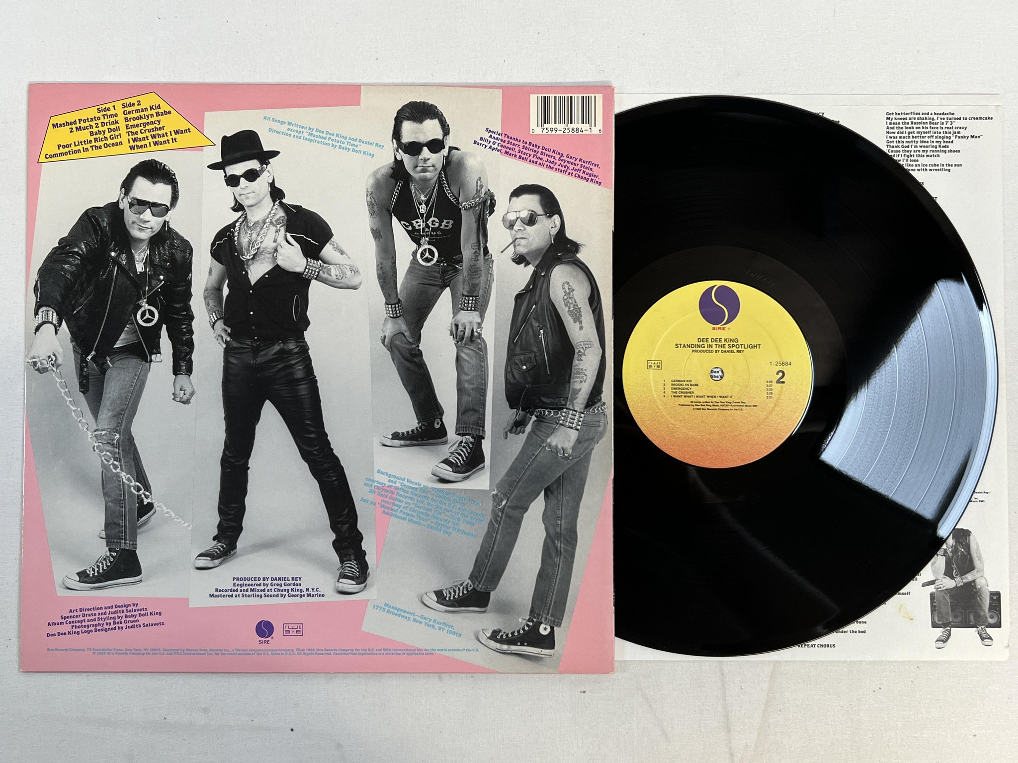 Omslagsbild för skivan DEE DEE KING Standing In The Spotlight LP -89 US SIRE 925884-1 * RARE ROCK RAP *