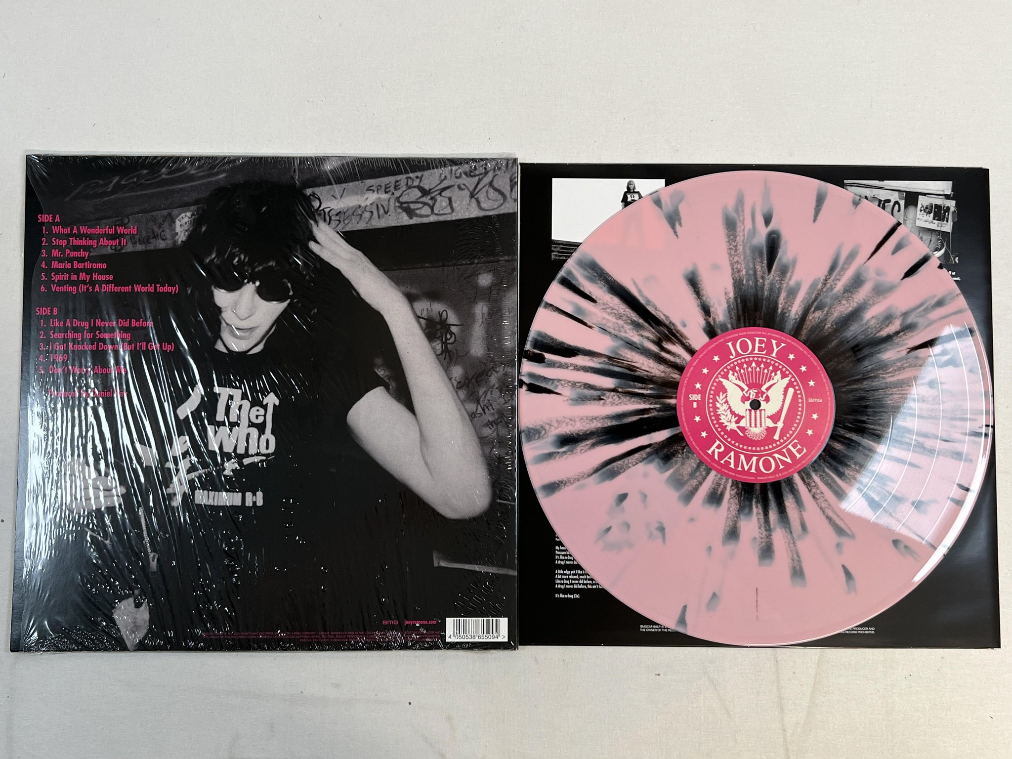 Omslagsbild för skivan JOEY RAMONE Don't Worry About Me LP 2021 BMG *** pink black splatter vinyl ***