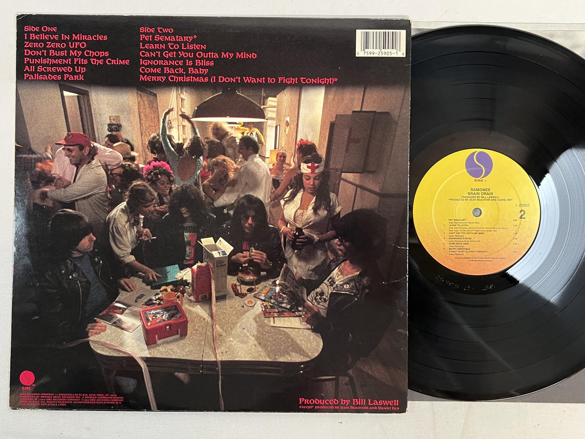 Omslagsbild för skivan RAMONES brain drain LP -89 US SIRE 1-25905 ** SRC PRESSING **