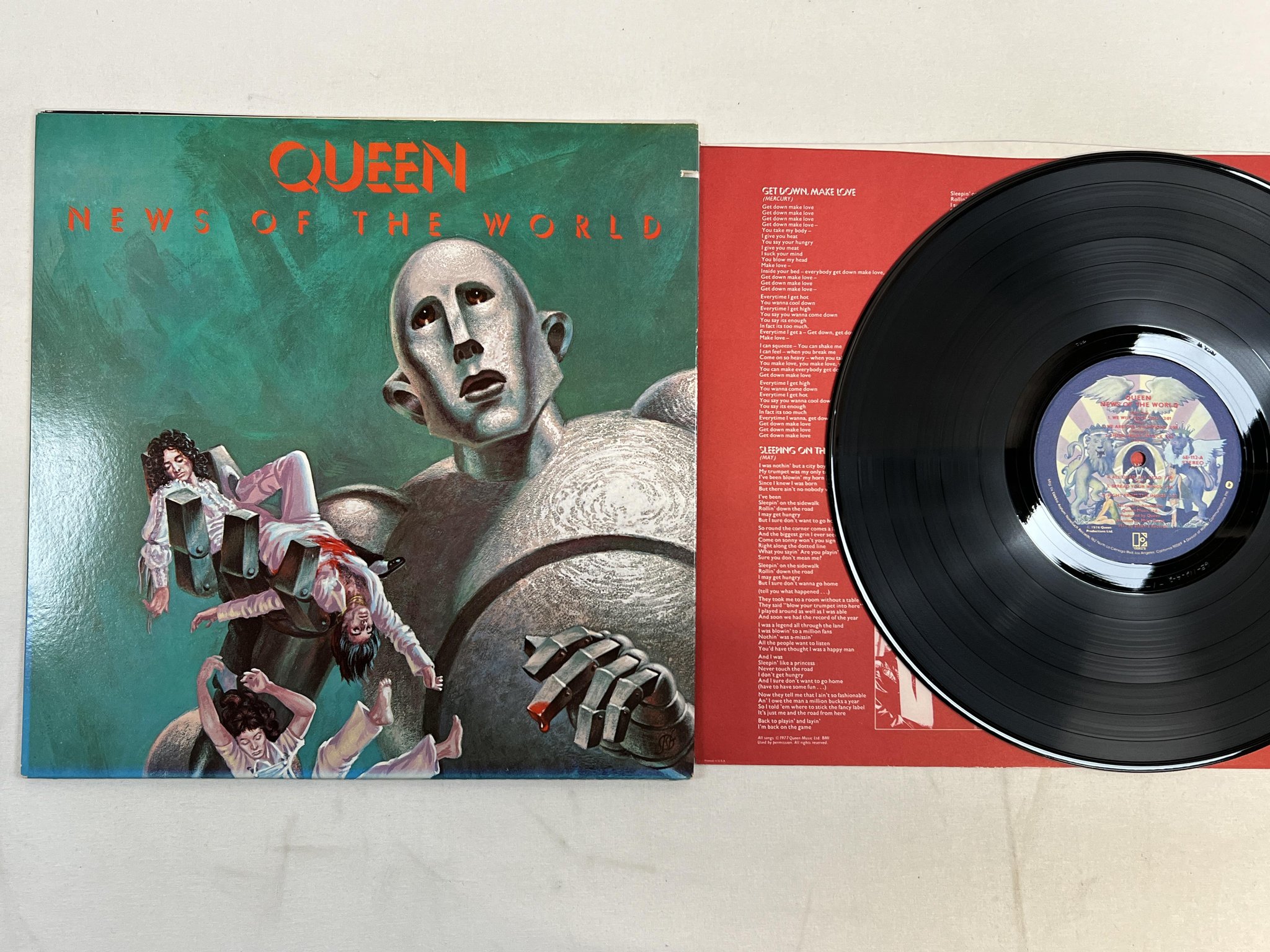 Omslagsbild för skivan QUEEN news of the world LP -78 US ELEKTRA 6E-112