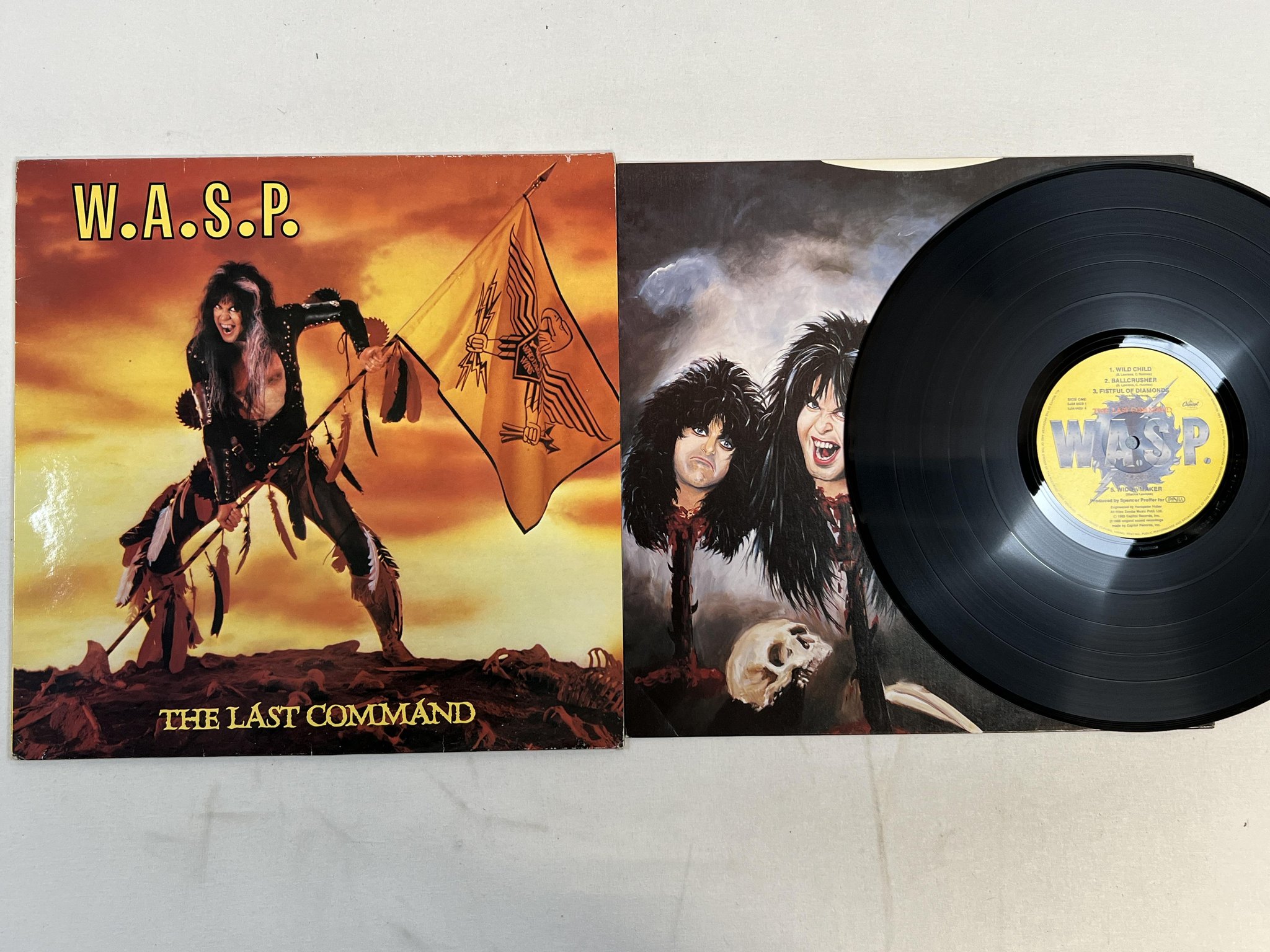 Omslagsbild för skivan W.A.S.P. the last command LP -85 UK CAPITOL EJ24 0429 1