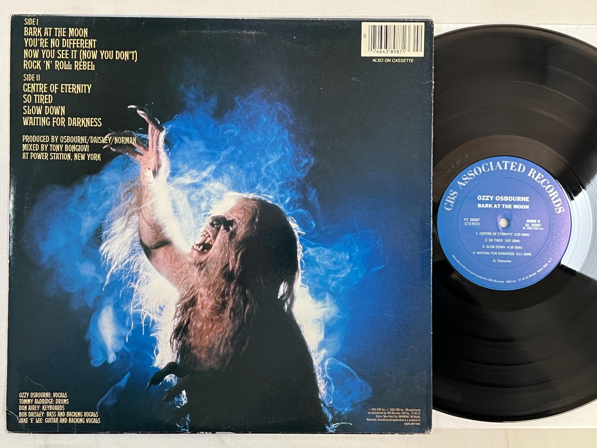 Omslagsbild för skivan OZZY OSBOURNE Bark At The Moon LP -83 US CBS ASSOCIATED PZ 38987