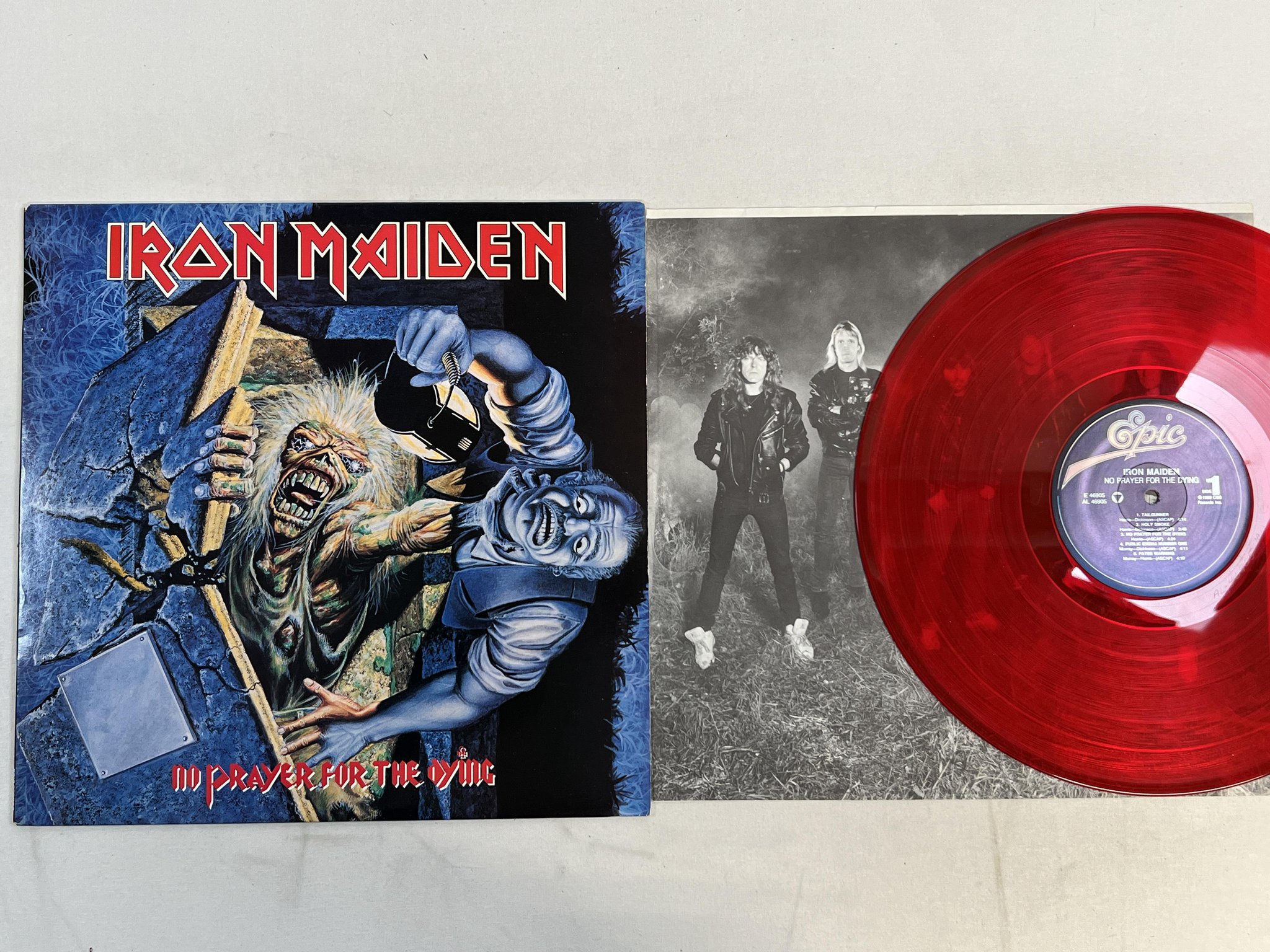 Omslagsbild för skivan IRON MAIDEN No Prayer For The Dying LP -90 US EPIC E 46905 ** RED BLOOD VINYL **