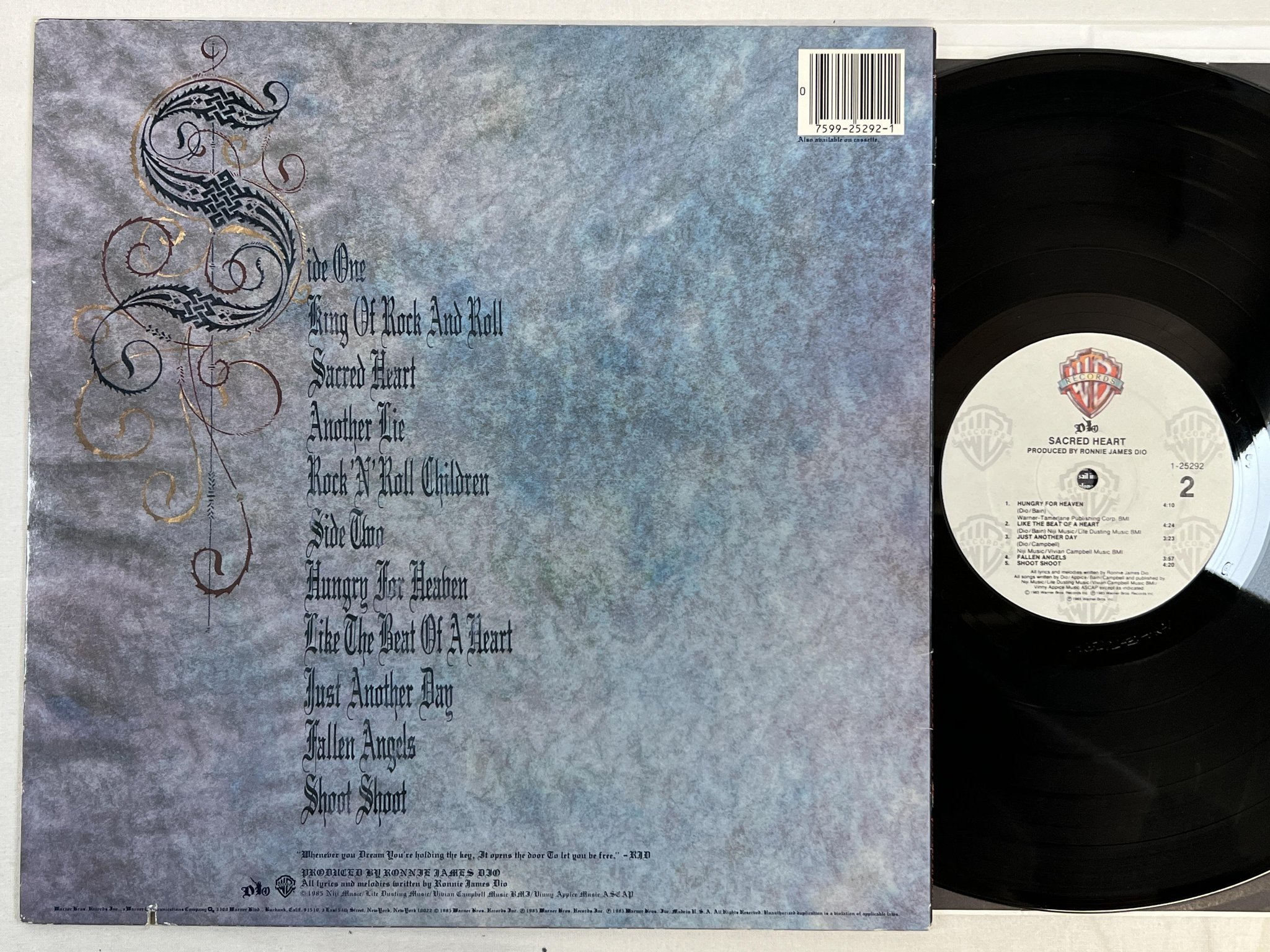 Omslagsbild för skivan DIO sacred heart LP -85 US WARNER BROS 1-25292