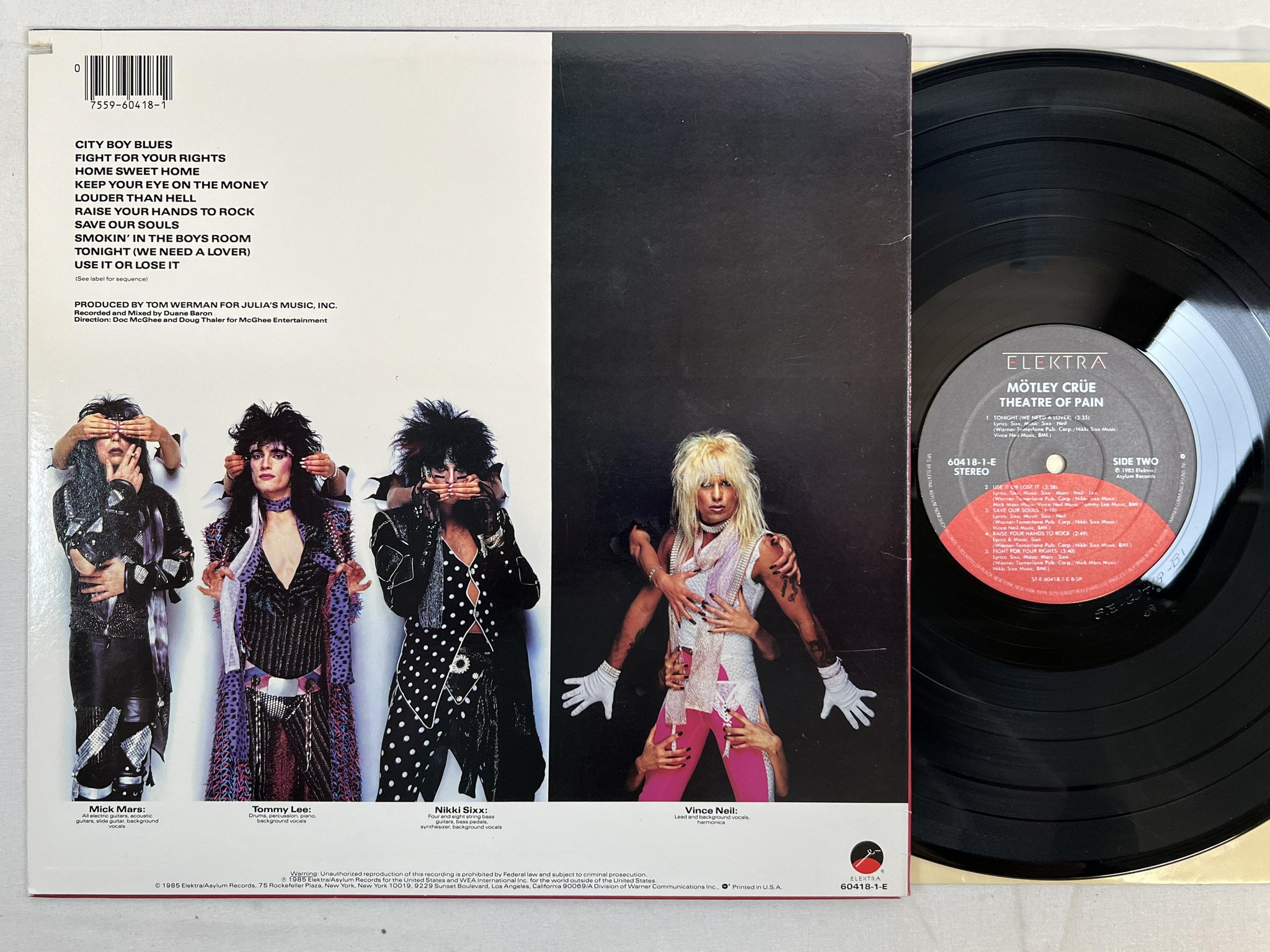 Omslagsbild för skivan MÖTLEY CRÜE theatre of pain LP -85 US ELEKTRA 60418-1-E