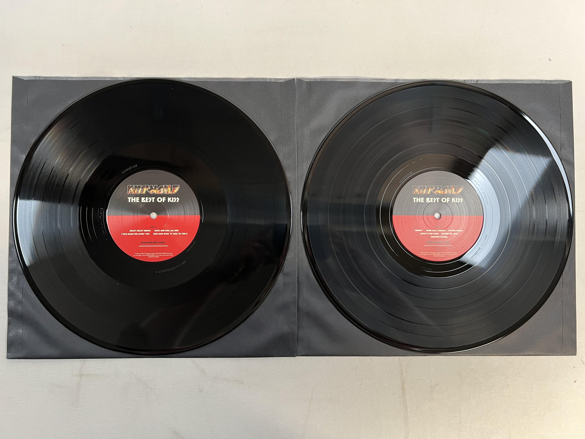 Omslagsbild för skivan KISS kissworld 2xLP 2019 UNIVERSAL 00602577375125