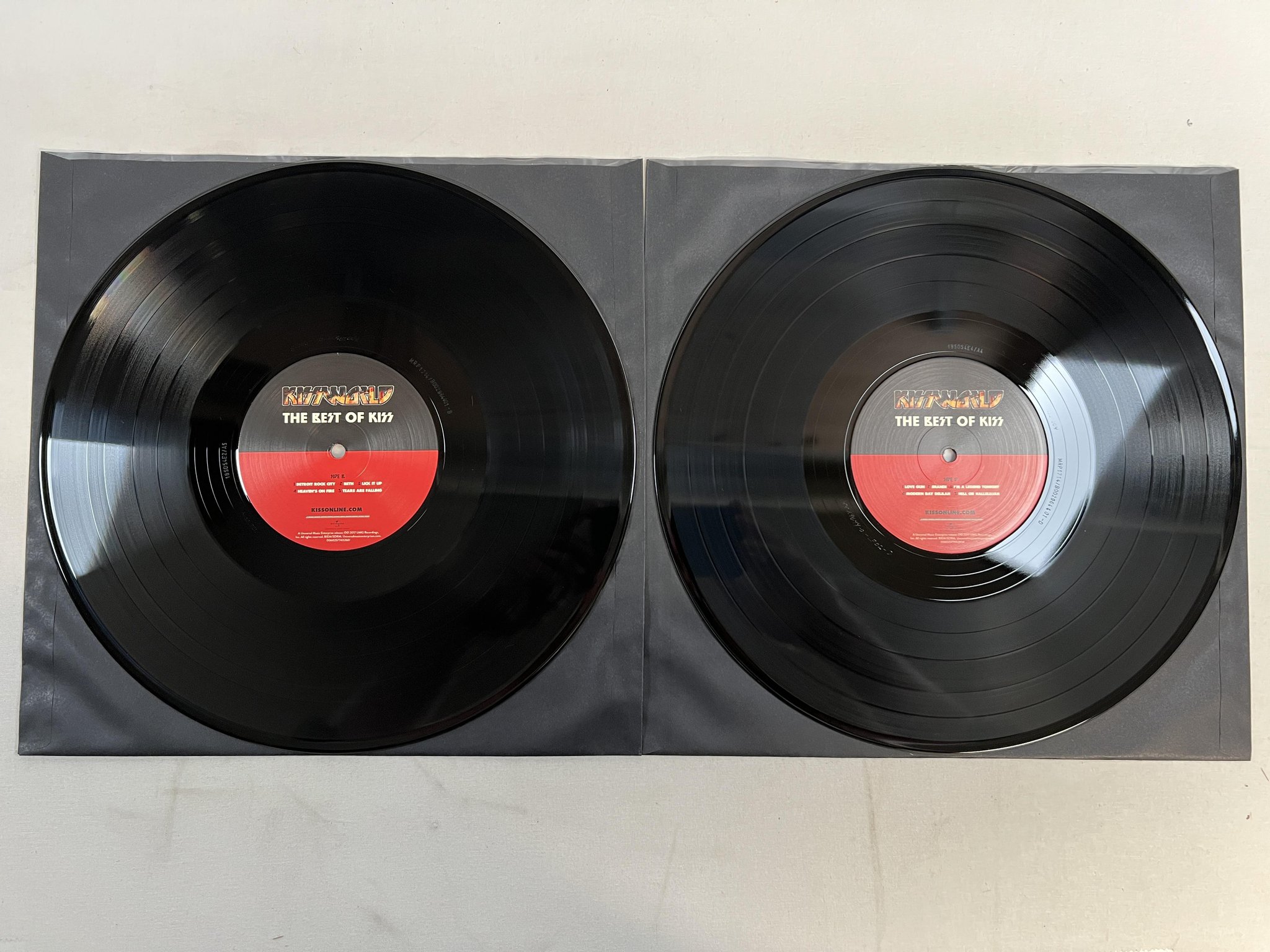 Omslagsbild för skivan KISS kissworld 2xLP 2019 UNIVERSAL 00602577375125
