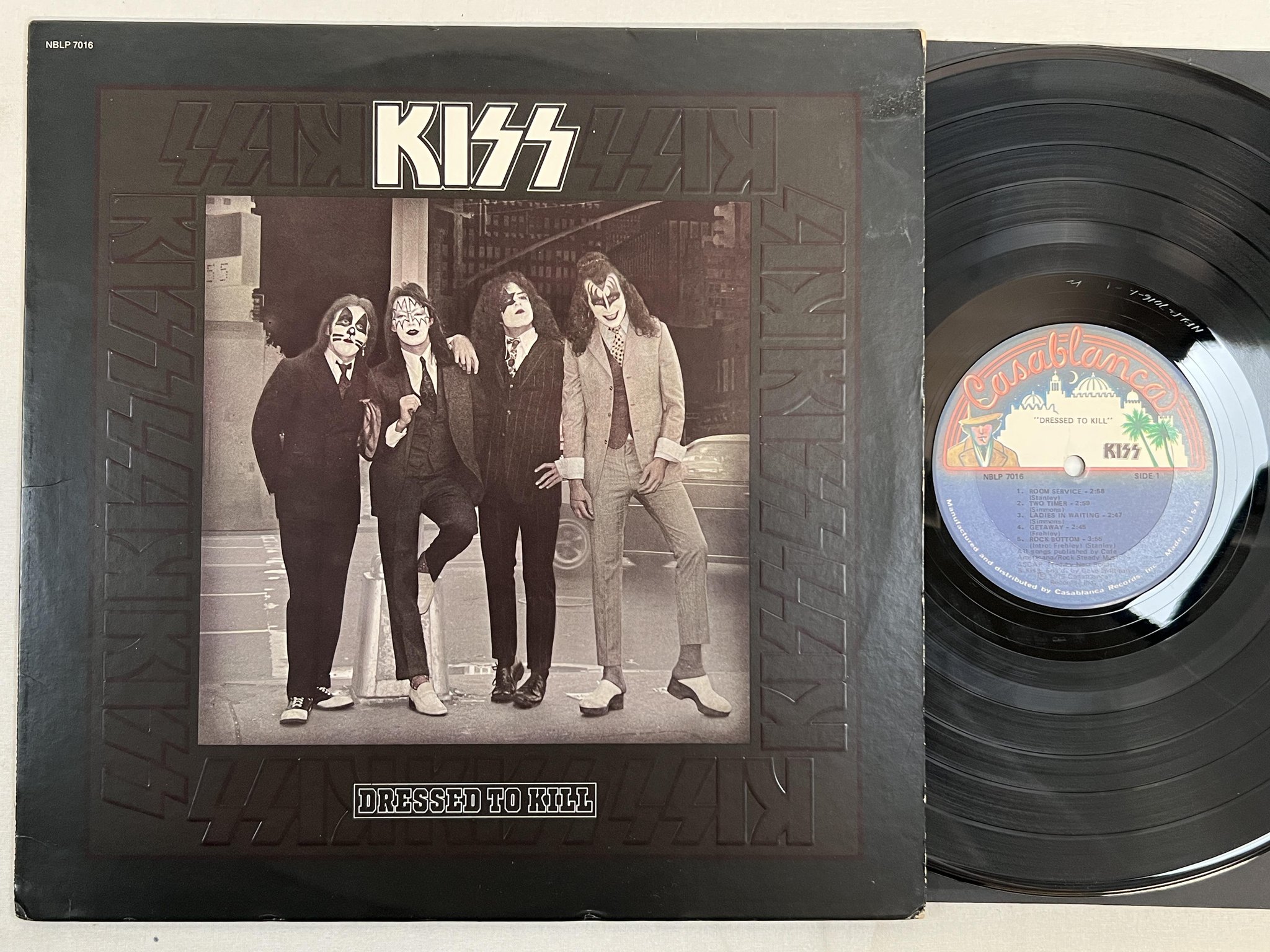 Omslagsbild för skivan KISS dressed to kill LP -75 US CASABLANCA NBLP 7016