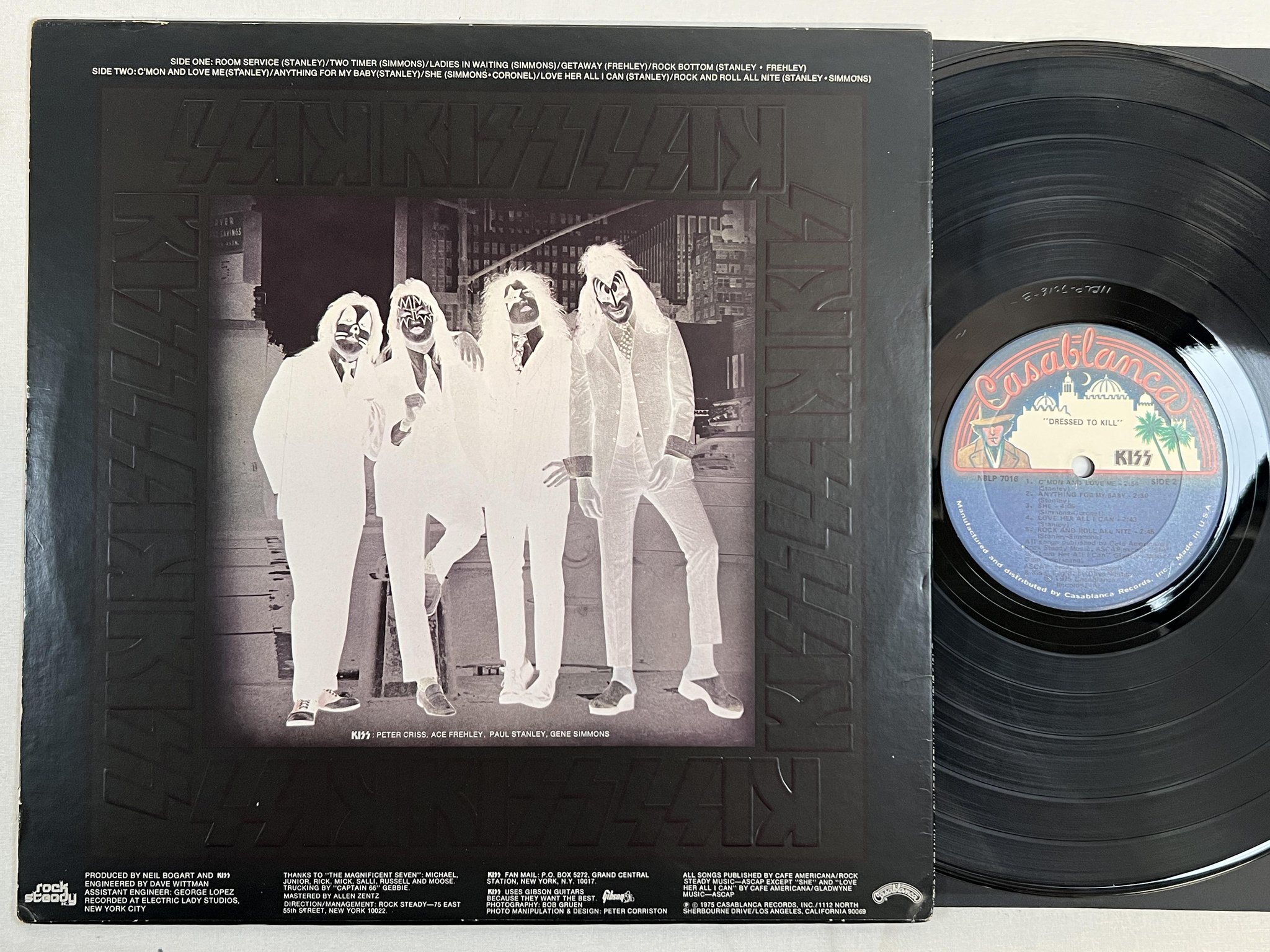 Omslagsbild för skivan KISS dressed to kill LP -75 US CASABLANCA NBLP 7016