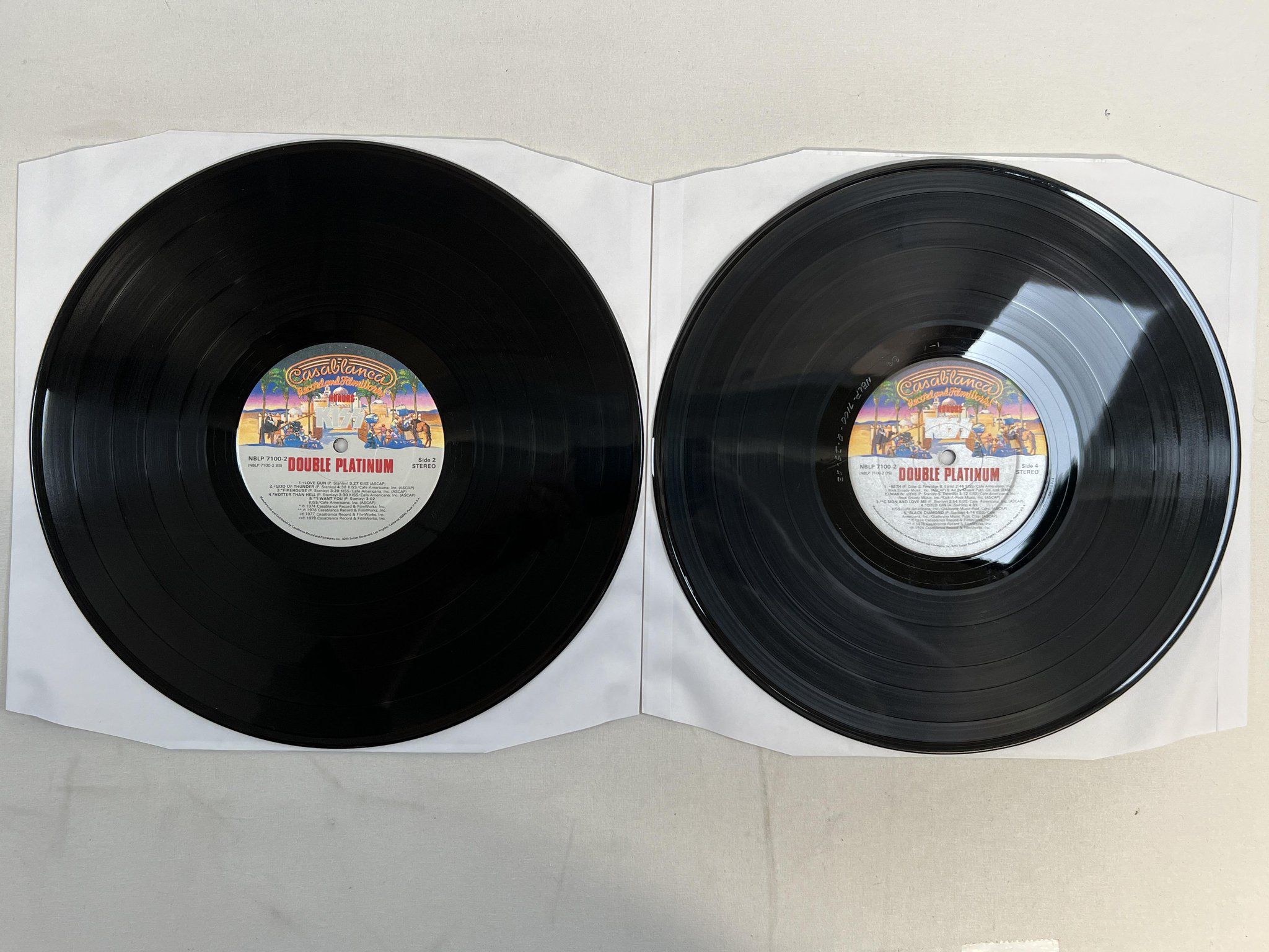 Omslagsbild för skivan KISS double platinum 2xLP -78 US CASABLANCA NBLP 7100-2