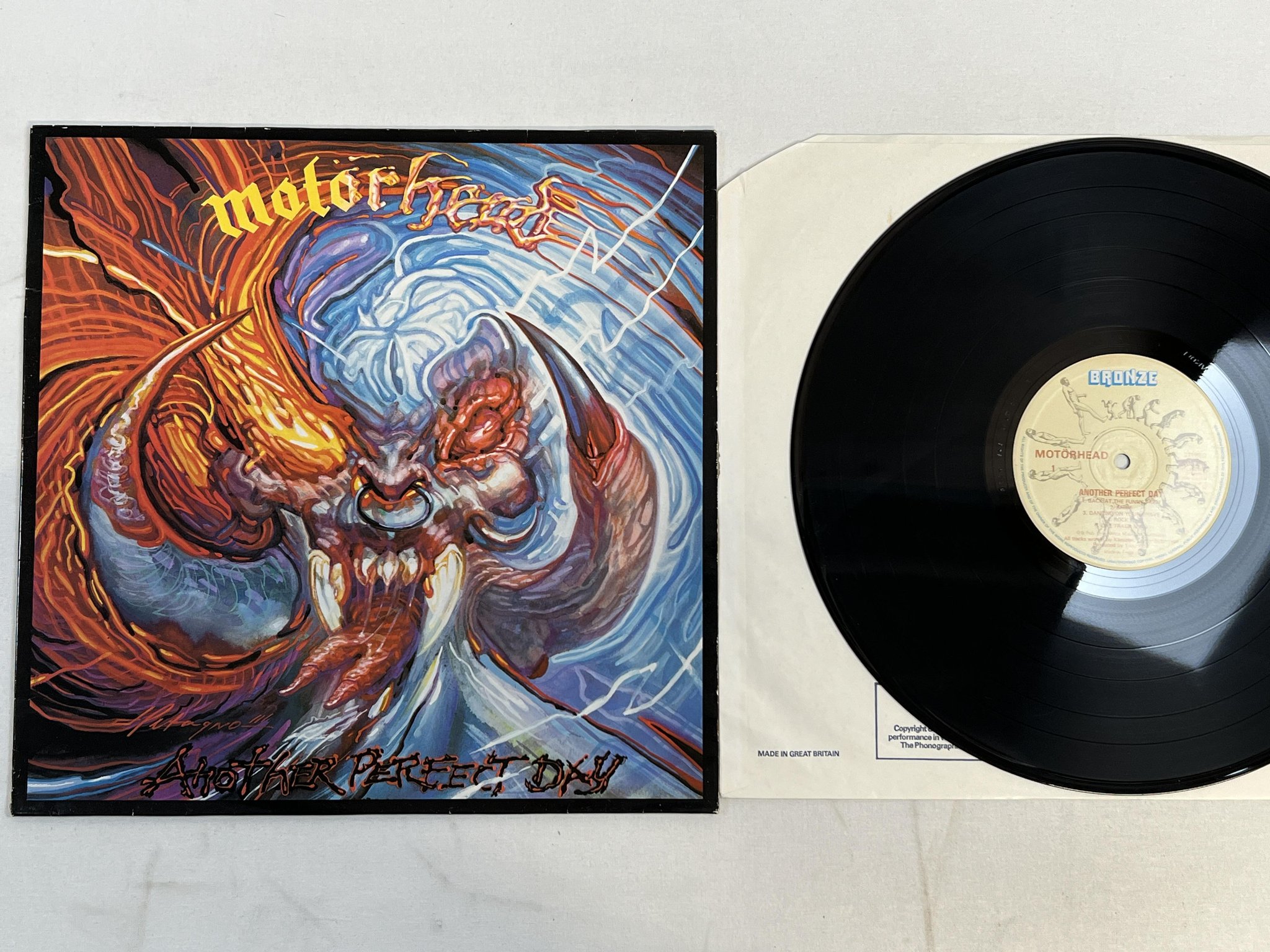 Omslagsbild för skivan MOTÖRHEAD another perfect day LP -83 BRON 546