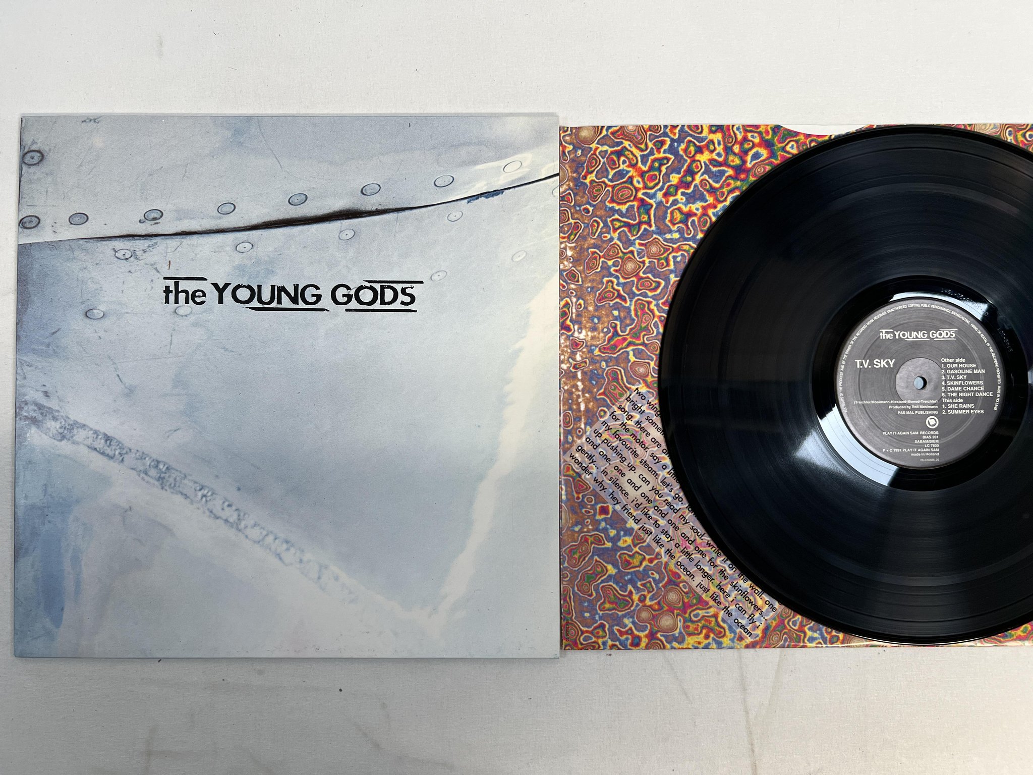Omslagsbild för skivan THE YOUNG GODS T.V. Sky LP -92 play it again sam BIAS 201