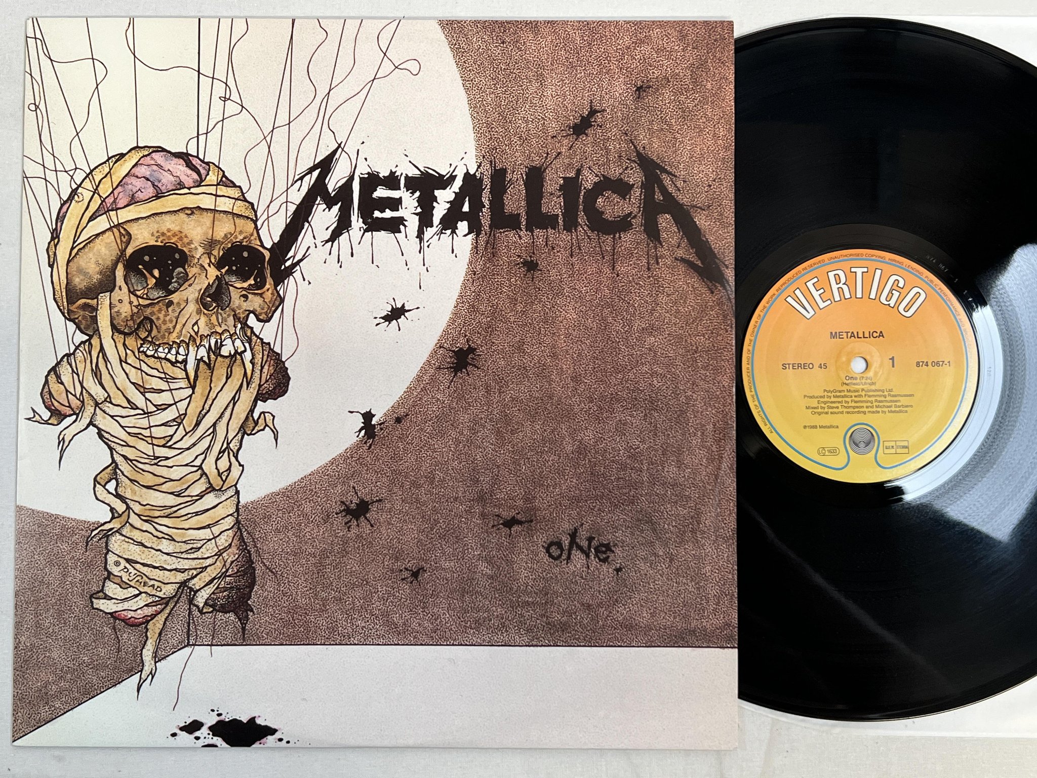 Omslagsbild för skivan METALLICA one 12"single -88 Hol VERTIGO 874 067-1