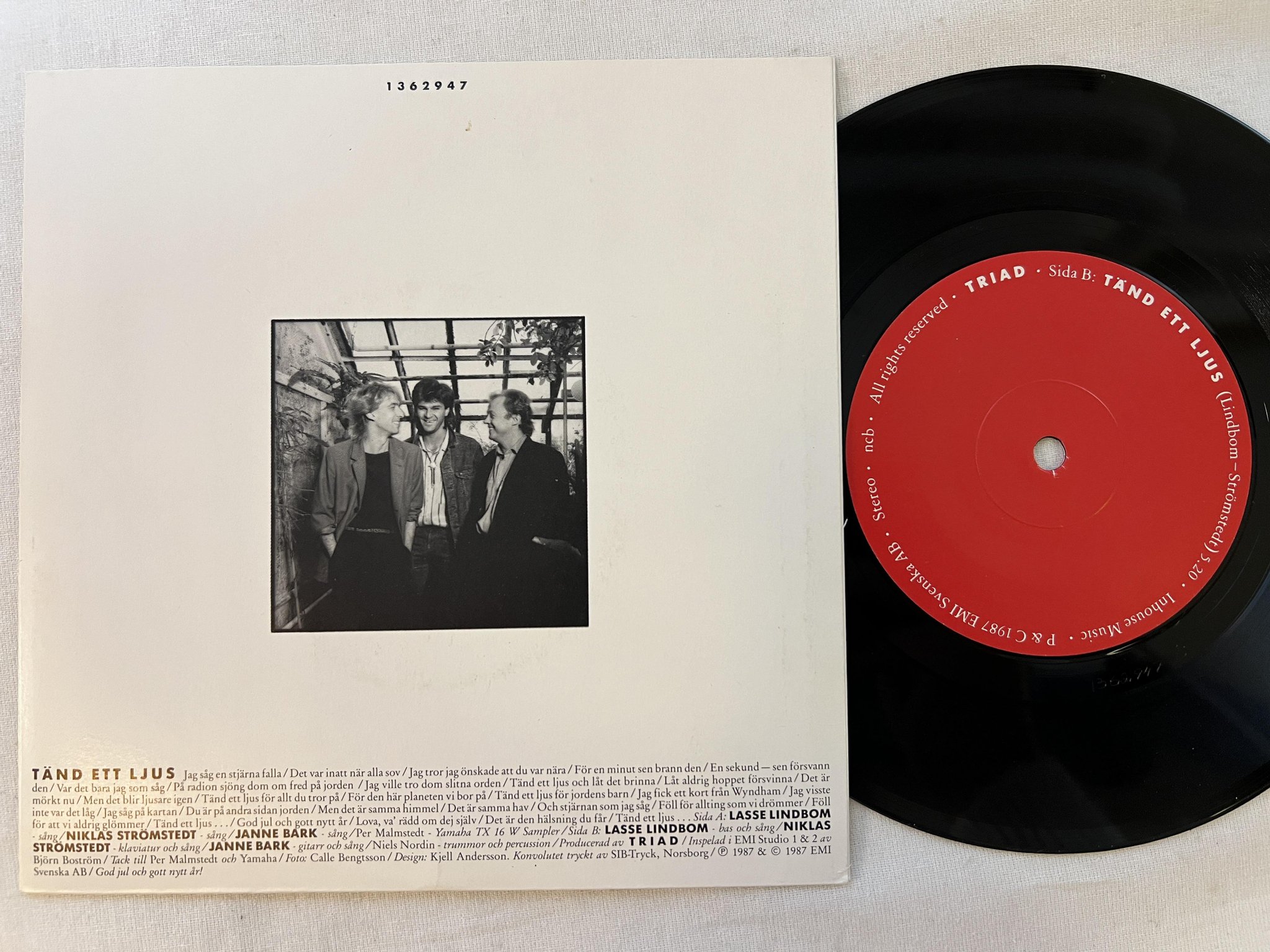 Omslagsbild för skivan TRIAD tänd ett ljus och låt den brinna 7" -87 Swe EMI 1362947