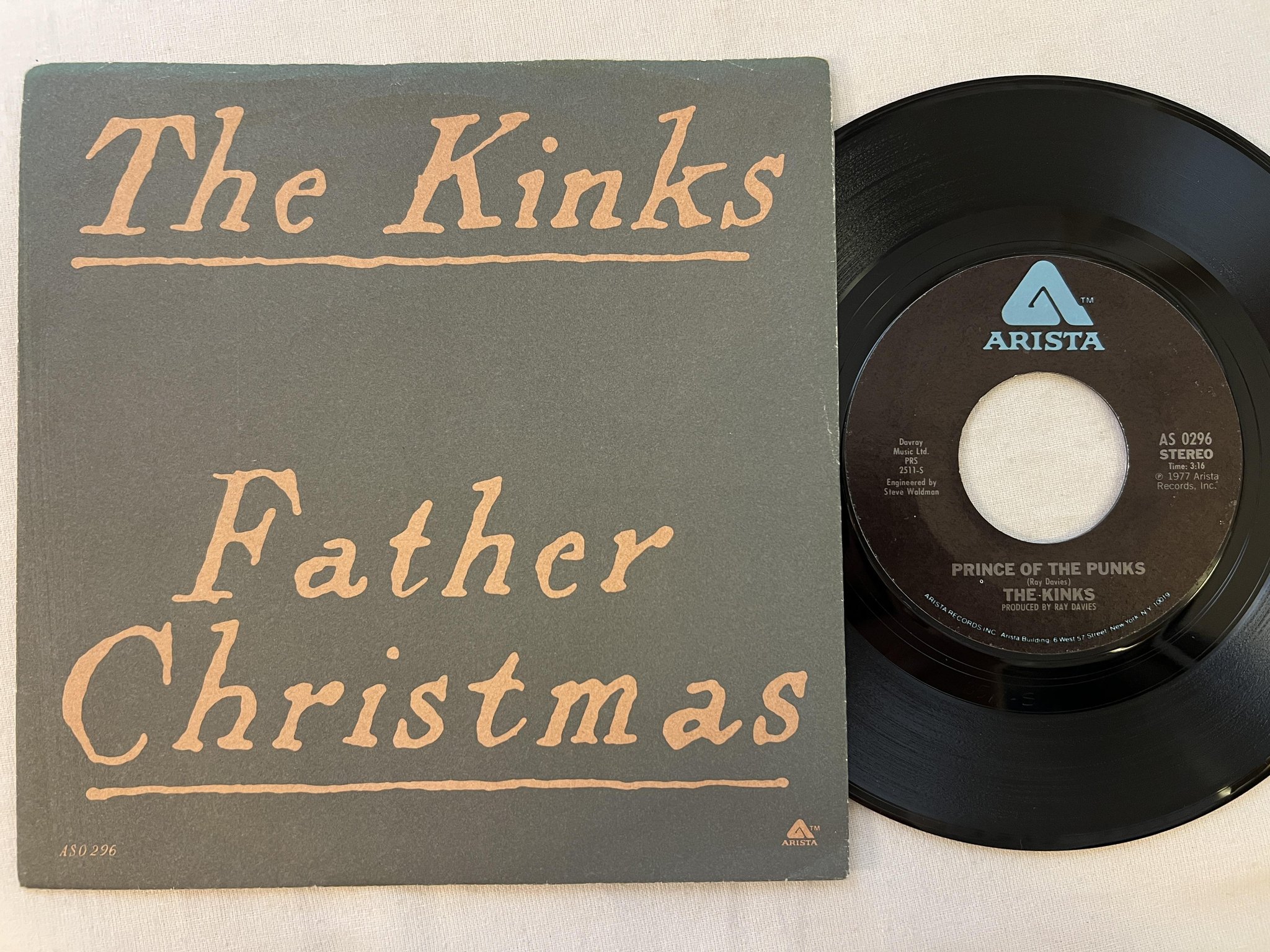 Omslagsbild för skivan THE KINKS father christmas 7"single -77 US ARISTA AS 0296