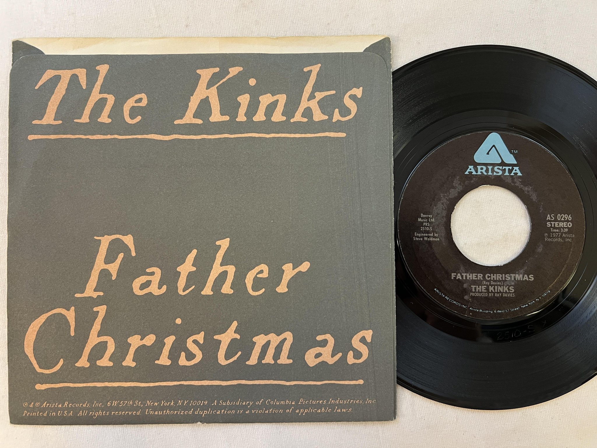 Omslagsbild för skivan THE KINKS father christmas 7"single -77 US ARISTA AS 0296