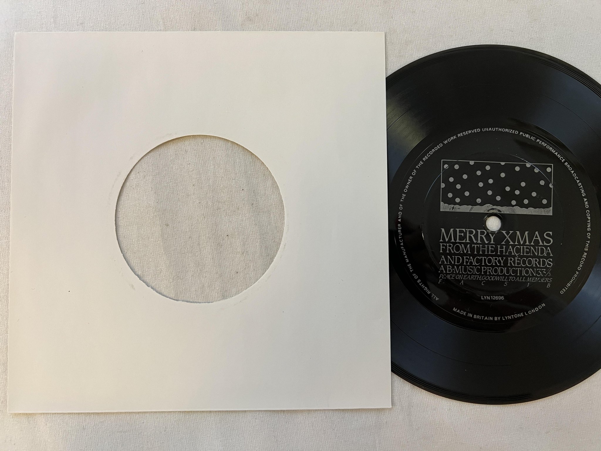 Omslagsbild för skivan NEW ORDER Merry Xmas From The Haçienda And Factory Records 7" flexi -82 **RARE**