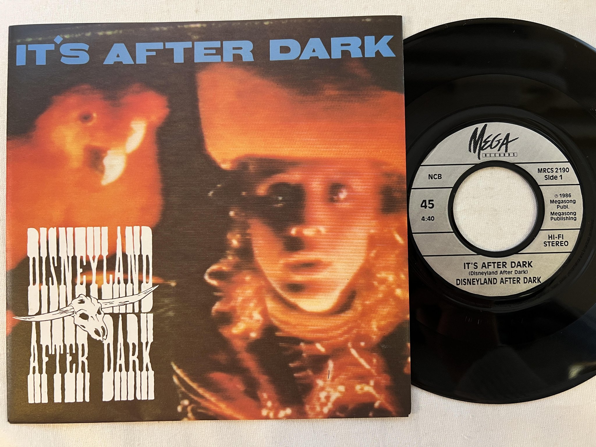 Omslagsbild för skivan DISNEYLAND AFTER DARK sad sad x-mas 7"single -86 ncm MEGA MRCS 2190