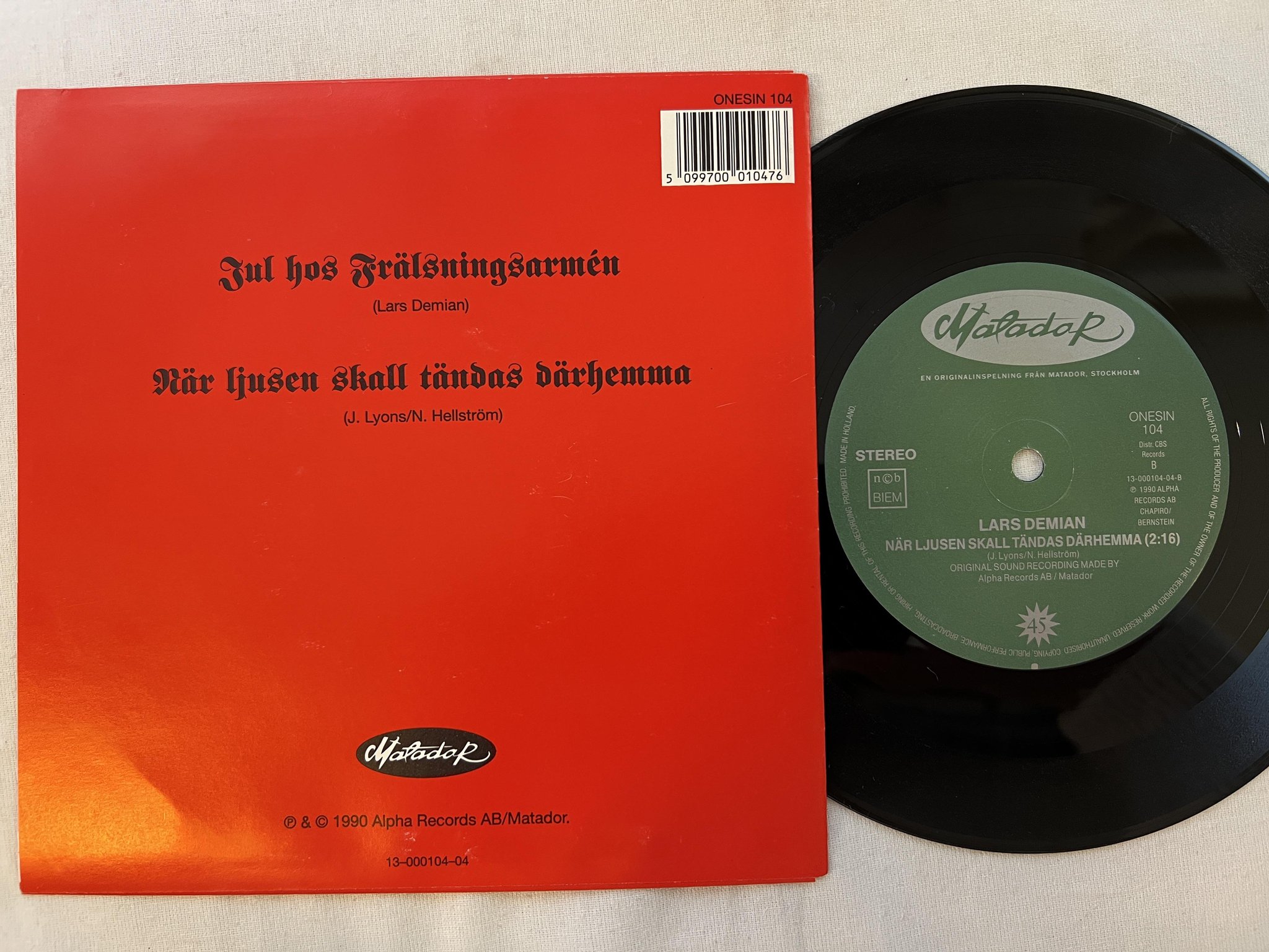 Omslagsbild för skivan LARS DEMIAN jul hos frälsningsarmén 7"single -90 Swe MATADOR ONESIN 104
