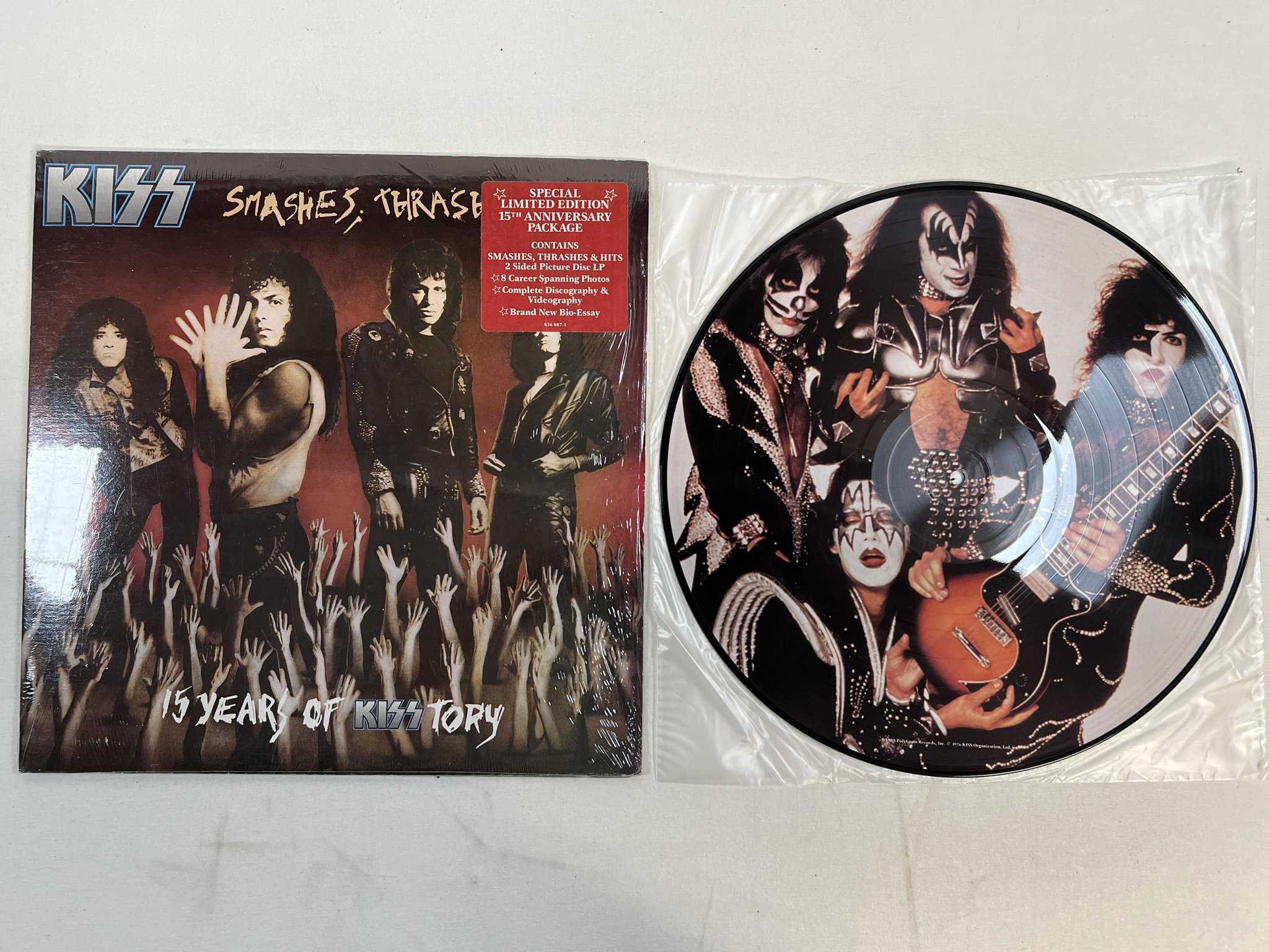 Omslagsbild för skivan KISS Smashes, Thrashes & Hits LP picture disc -88 US MERCURY 836 887-1