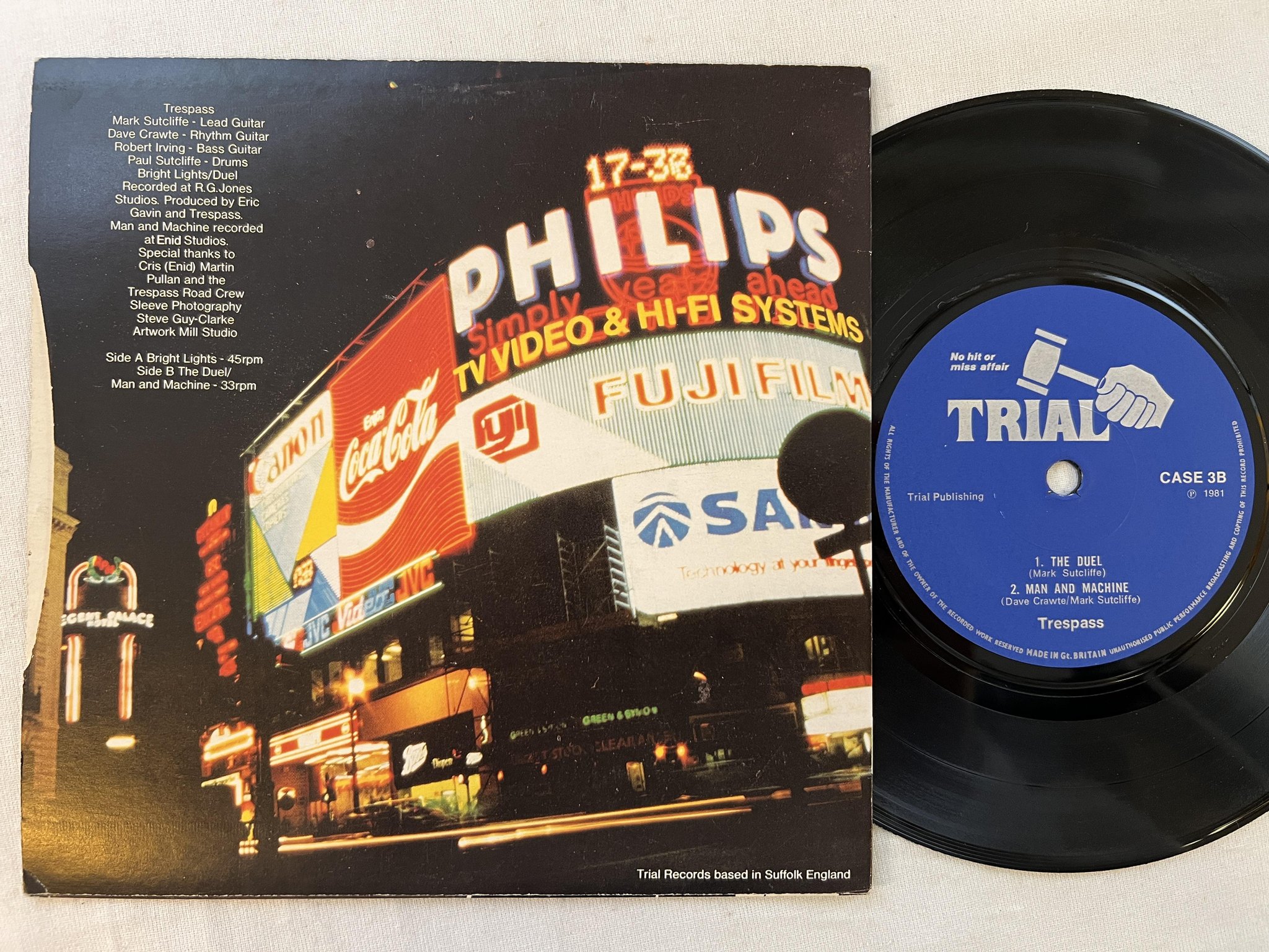 Omslagsbild för skivan TRESSPASS bright lights 7"ep -81 UK TRIAL CASE 3 ** RARE METAL **