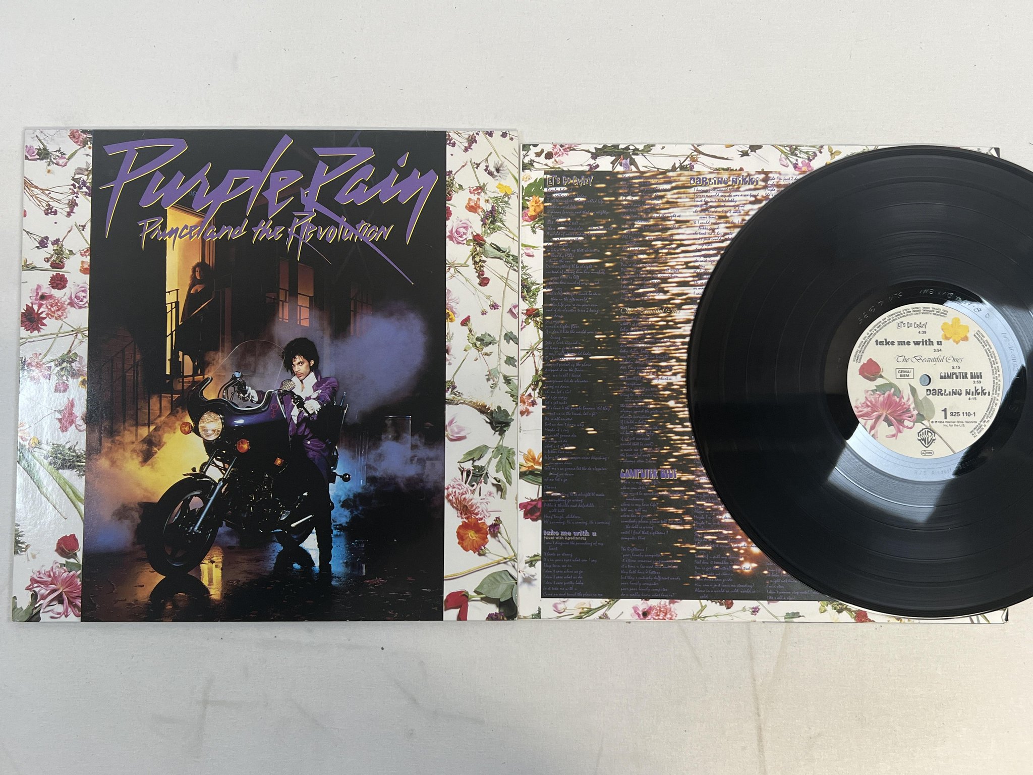 Omslagsbild för skivan PRINCE purple rain LP -84 Ger WARNER BROS 925 110-1 ** POSTER **