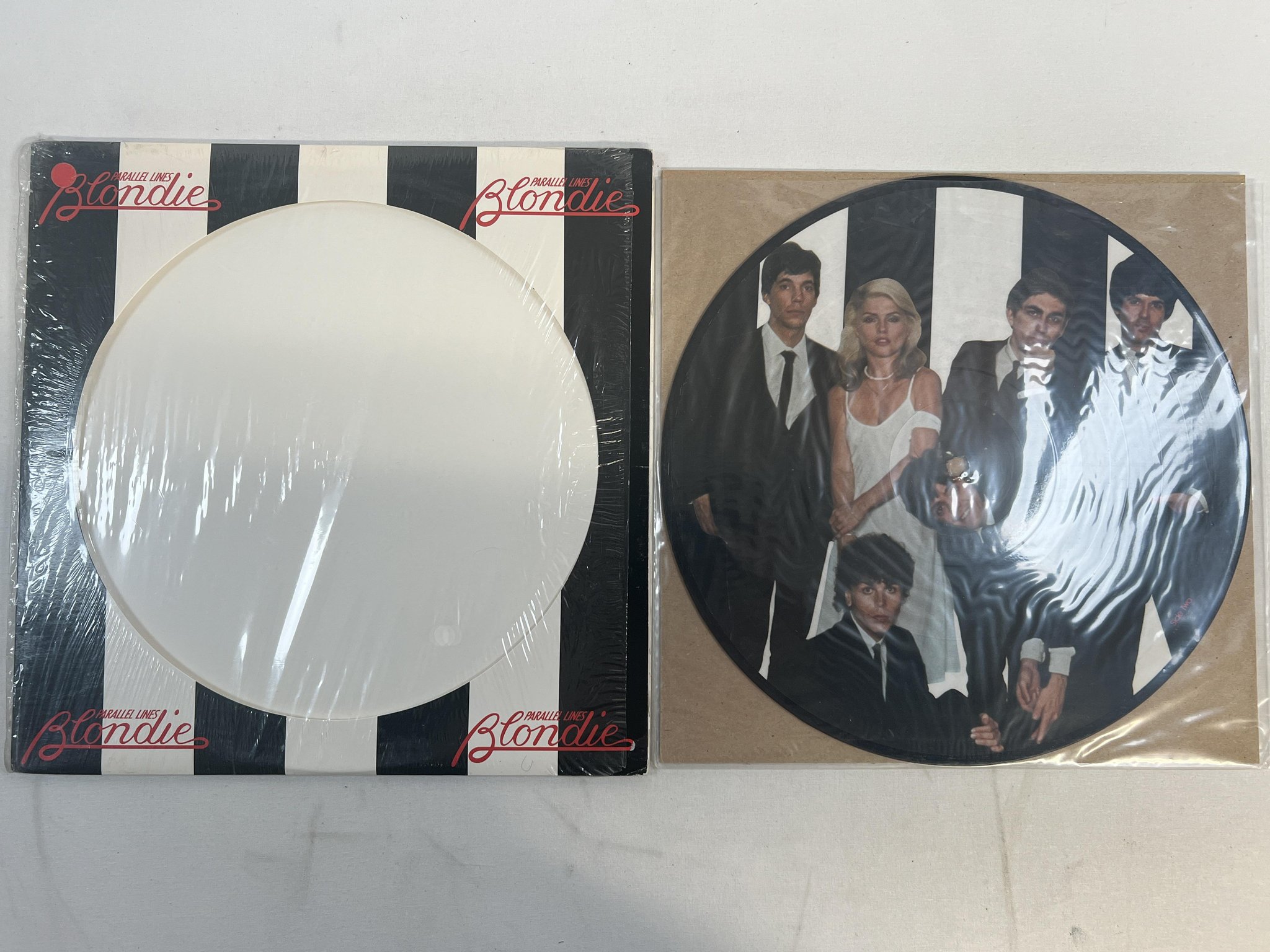 Omslagsbild för skivan BLONDIE parallel lines LP Picture Disc -78 CHRYSALIS ** black rim **
