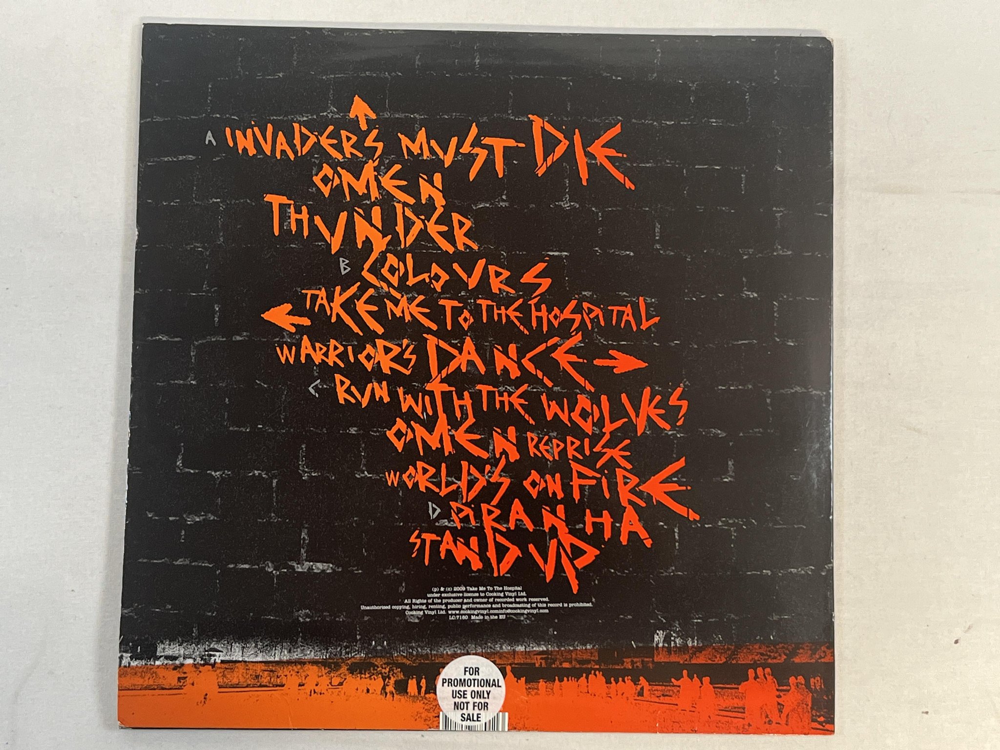 Omslagsbild för skivan THE PRODIGY Invaders Must Die 2xLP 2009 UK HOSPLP001