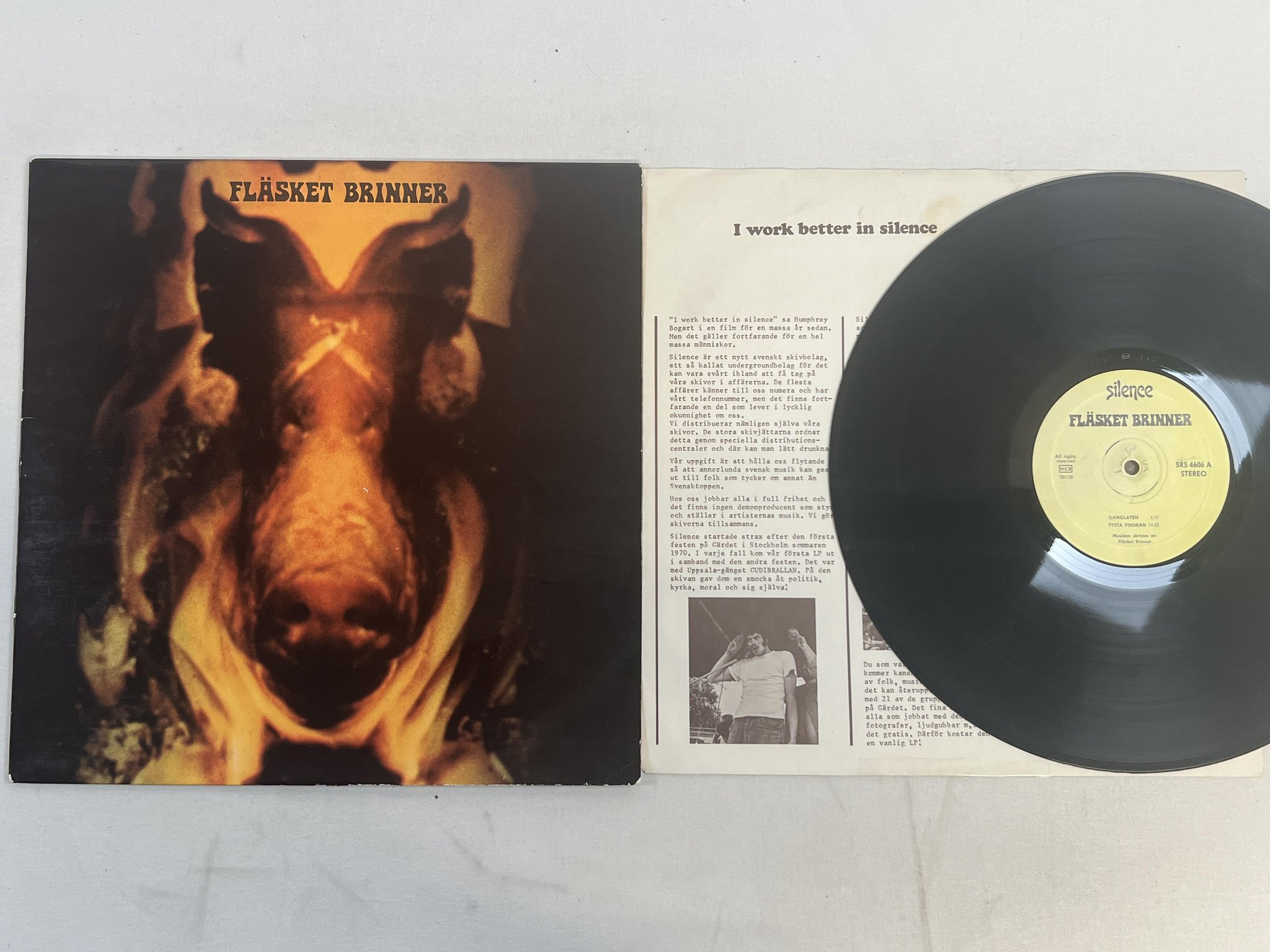 Omslagsbild för skivan FLÄSKET BRINNER s/t LP -71 1st press SILENCE SRS 4606