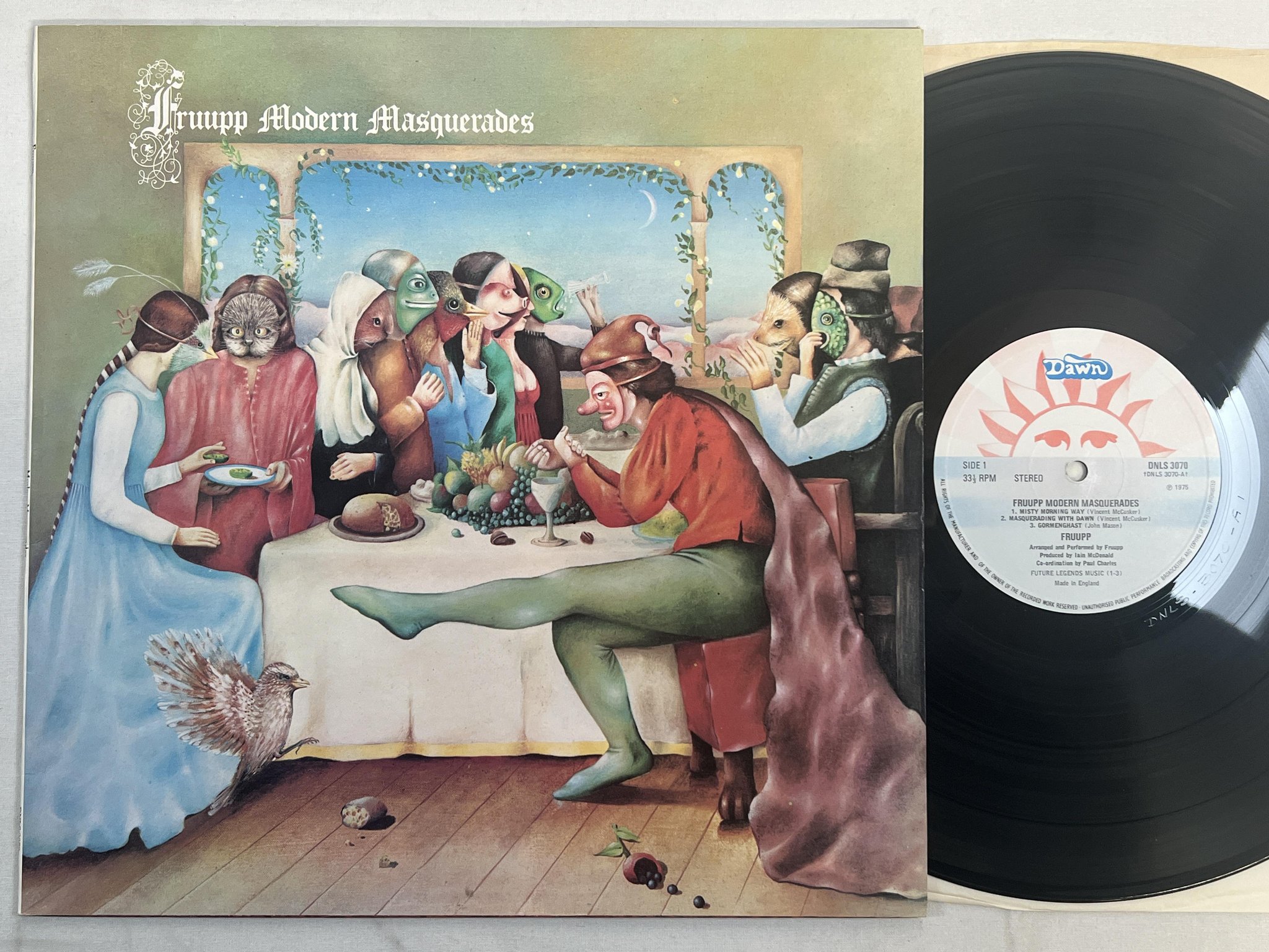 Omslagsbild för skivan FRUUPP Modern Masquerades LP -75 UK DAWN DNLS 3070 ** PROG **
