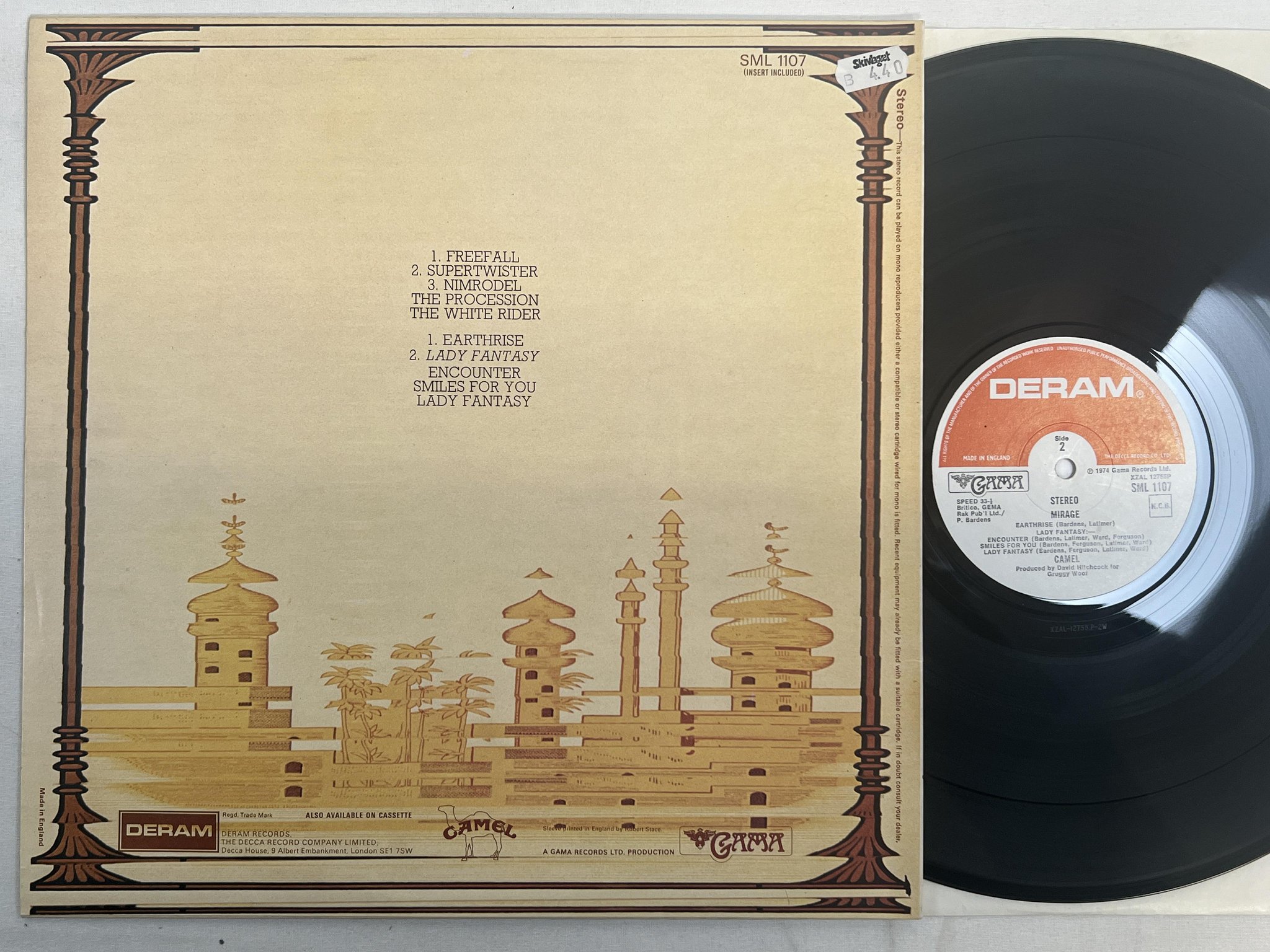 Omslagsbild för skivan CAMEL mirage LP -74 UK DERAM SML 1107