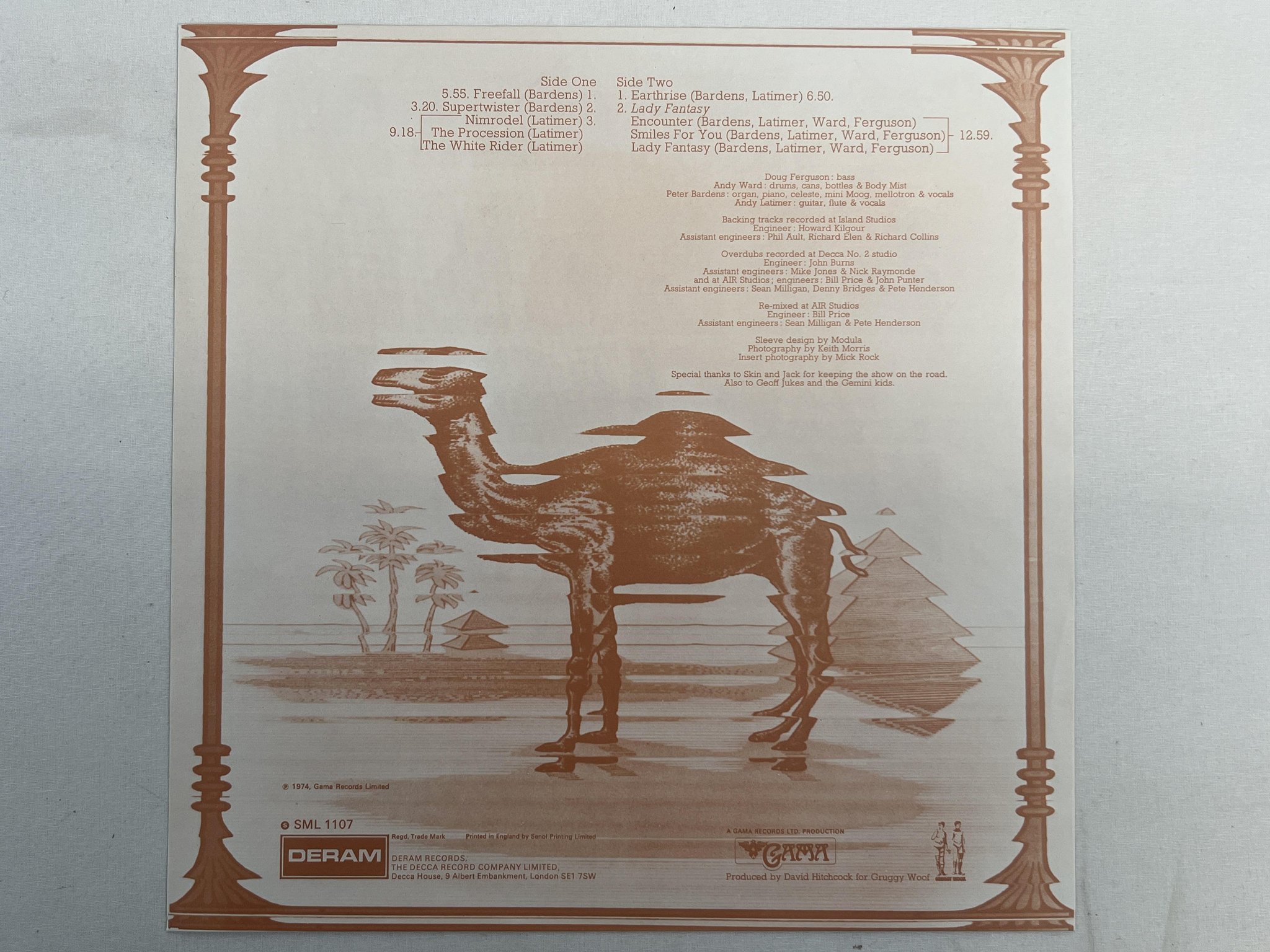 Omslagsbild för skivan CAMEL mirage LP -74 UK DERAM SML 1107