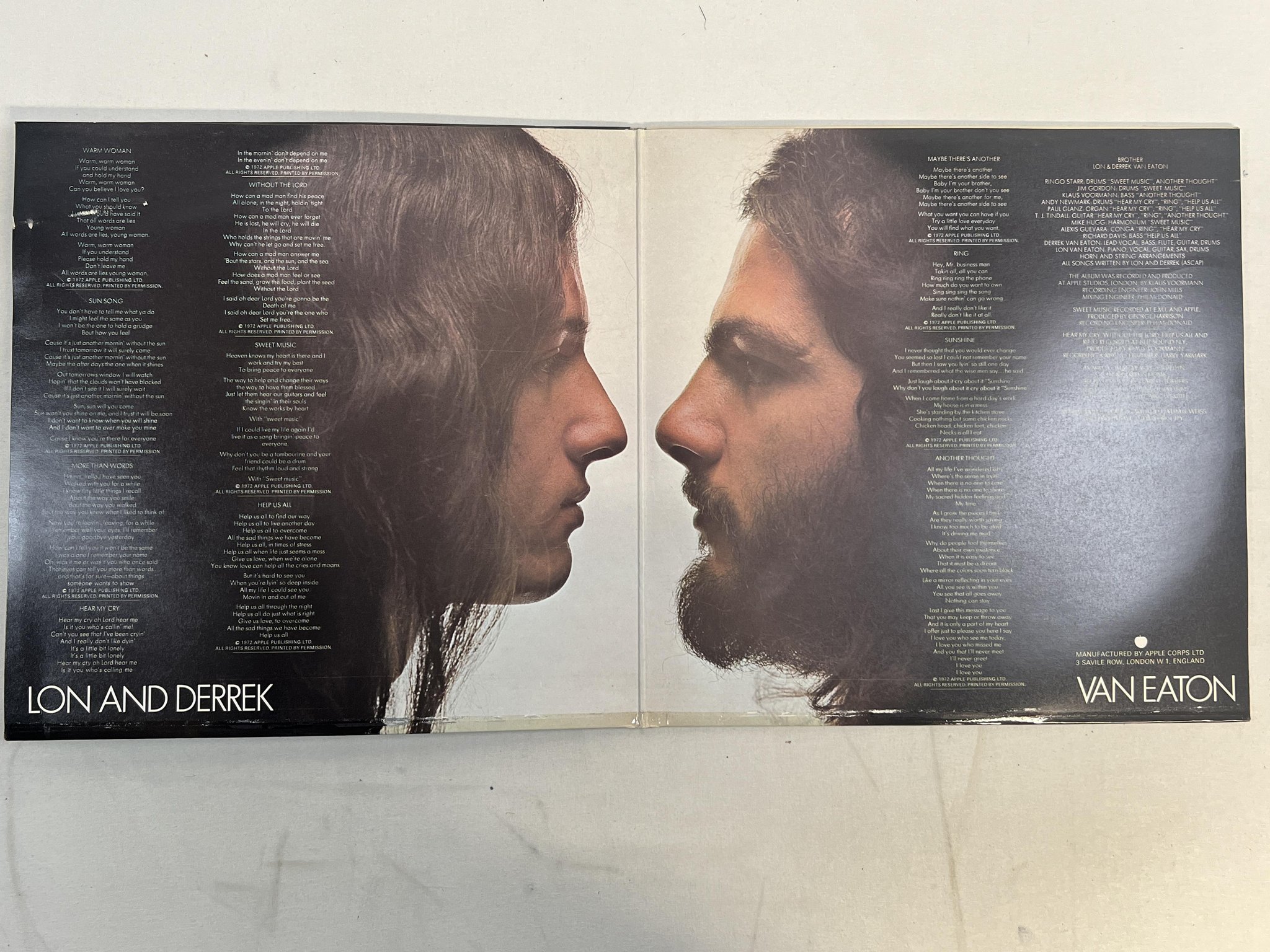 Omslagsbild för skivan LON & DERREK VAN EATON brother LP -73 UK APPLE SAPCOR 25 * w/ zoetrope insert *