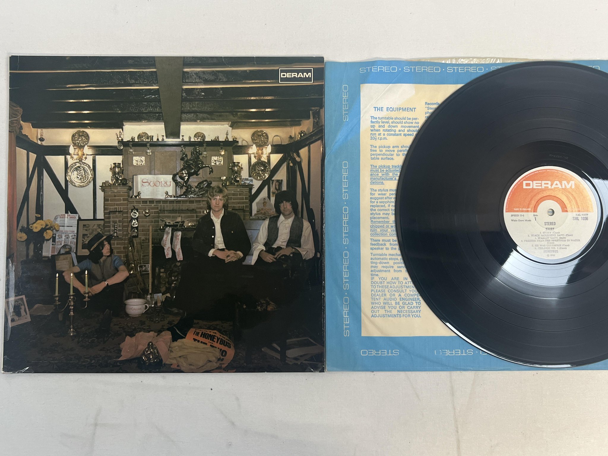 Omslagsbild för skivan HONEYBUS story LP -69 UK DERAM SML 1056 ** Very rare **