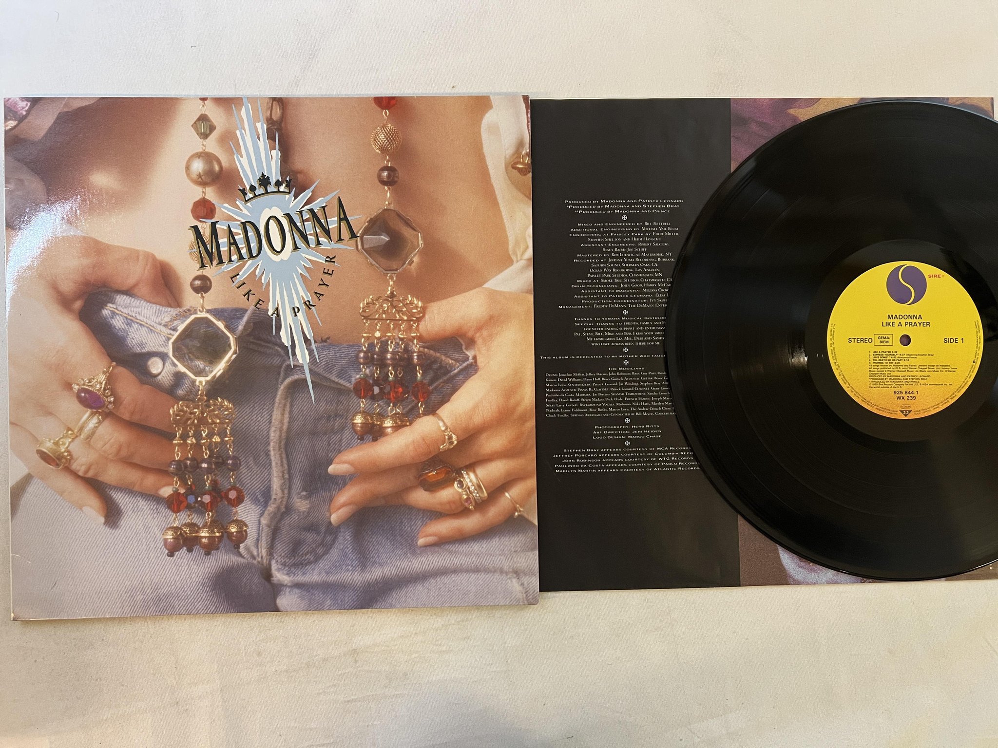 Omslagsbild för skivan MADONNA like a prayer LP -89 Ger SIRE 925 844-1