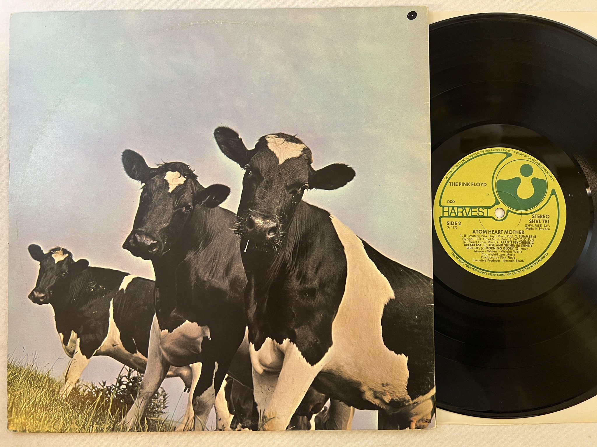 Omslagsbild för skivan PINK FLOYD atom heart mother LP re ncb HARVEST SHVL 781