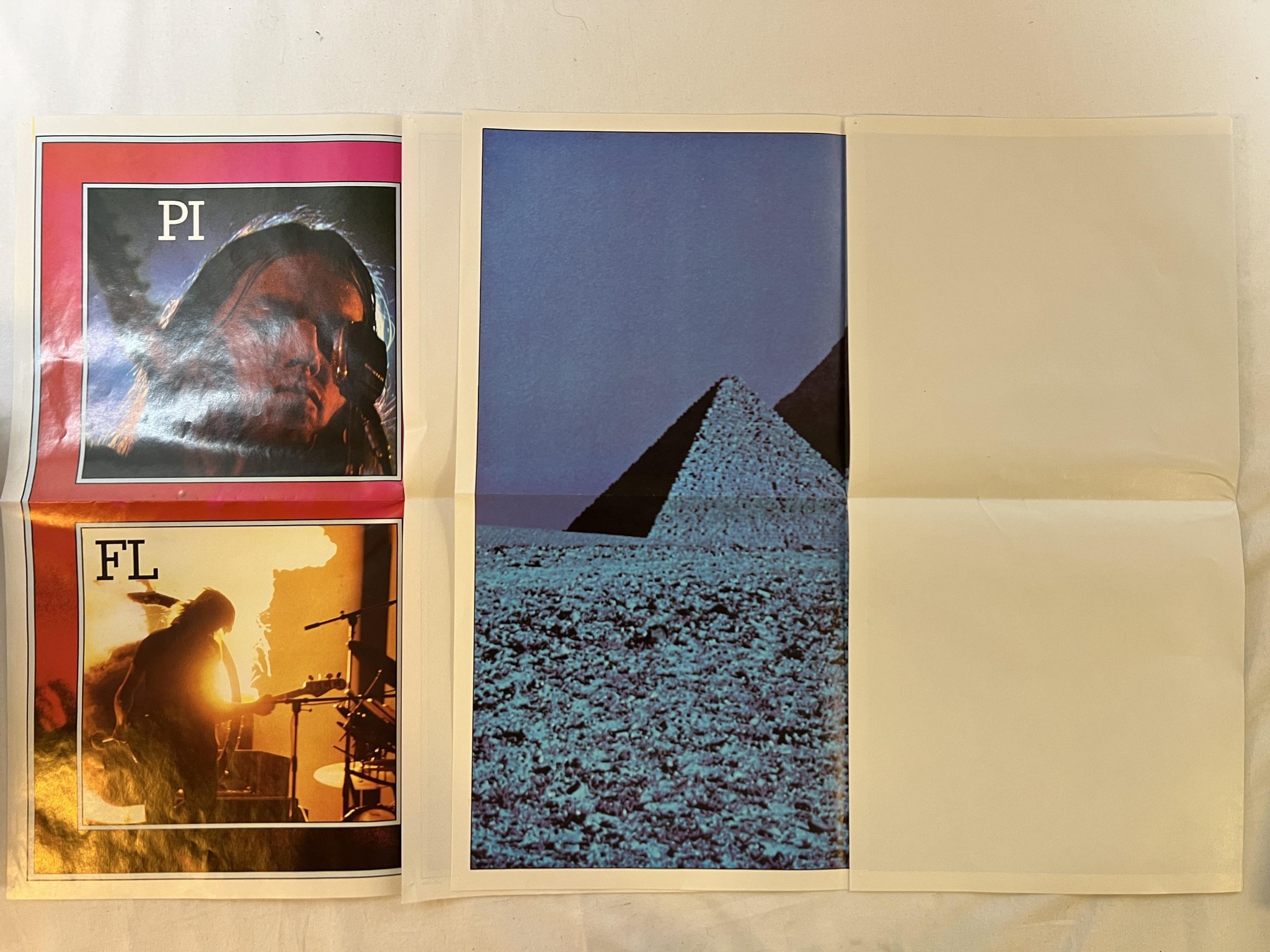 Omslagsbild för skivan PINK FLOYD dark side of the moon LP re Swe HARVEST SHVL 804 + posters / stickers