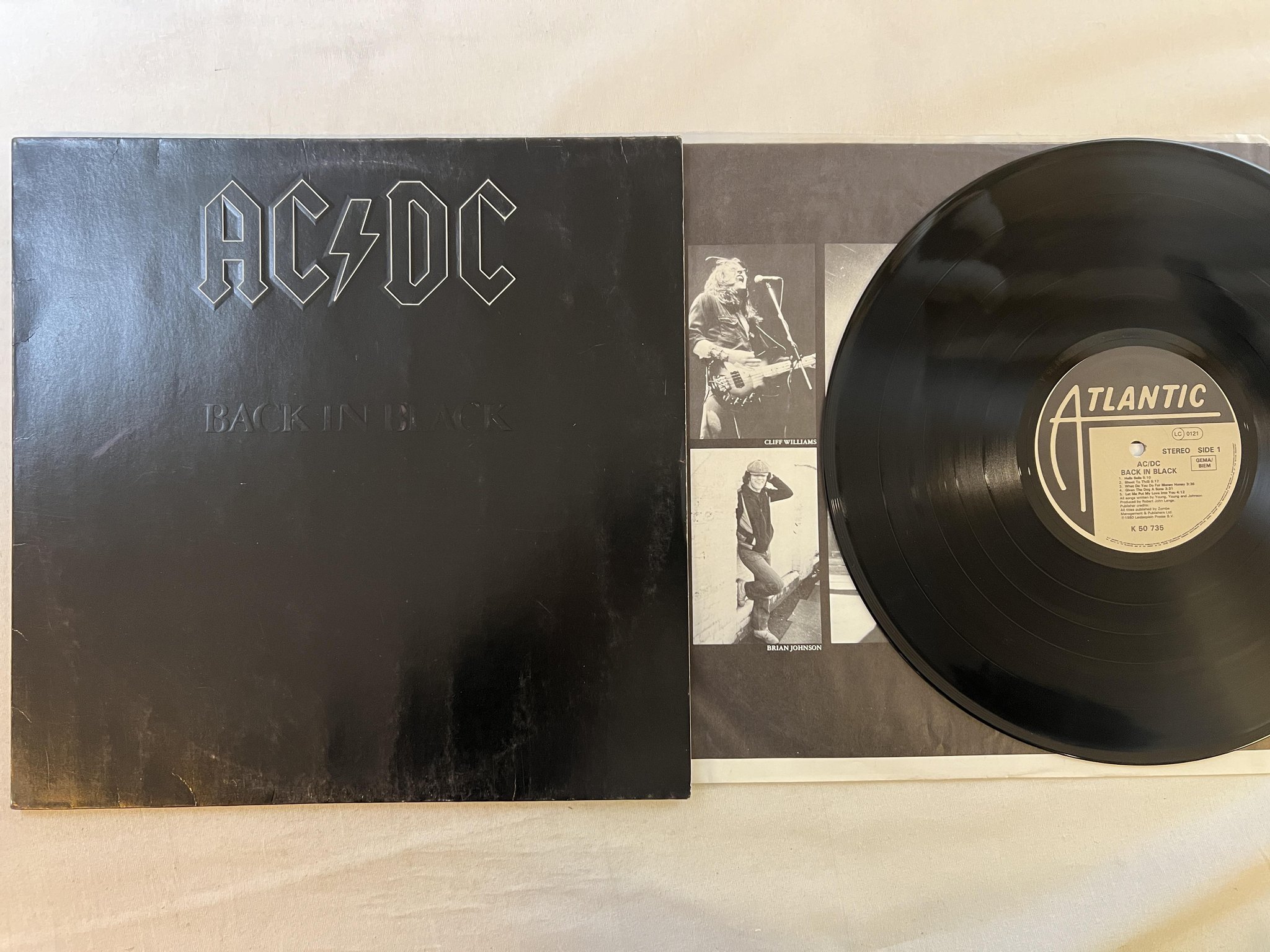 Omslagsbild för skivan AC/DC back in black LP -80 Ger ATLANTIC ATL 50 735 *** CLASSIC ***