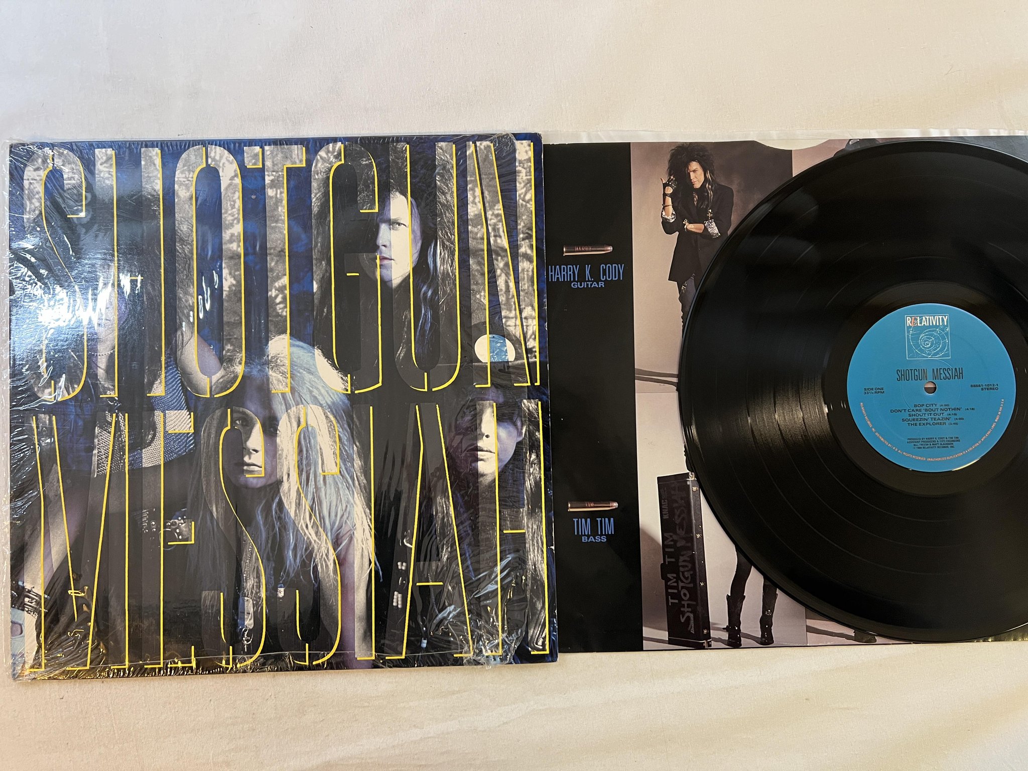 Omslagsbild för skivan SHOTGUN MESSIAH s/t LP -89 US RELATIVITY 88561-1012-1 ** RARE **