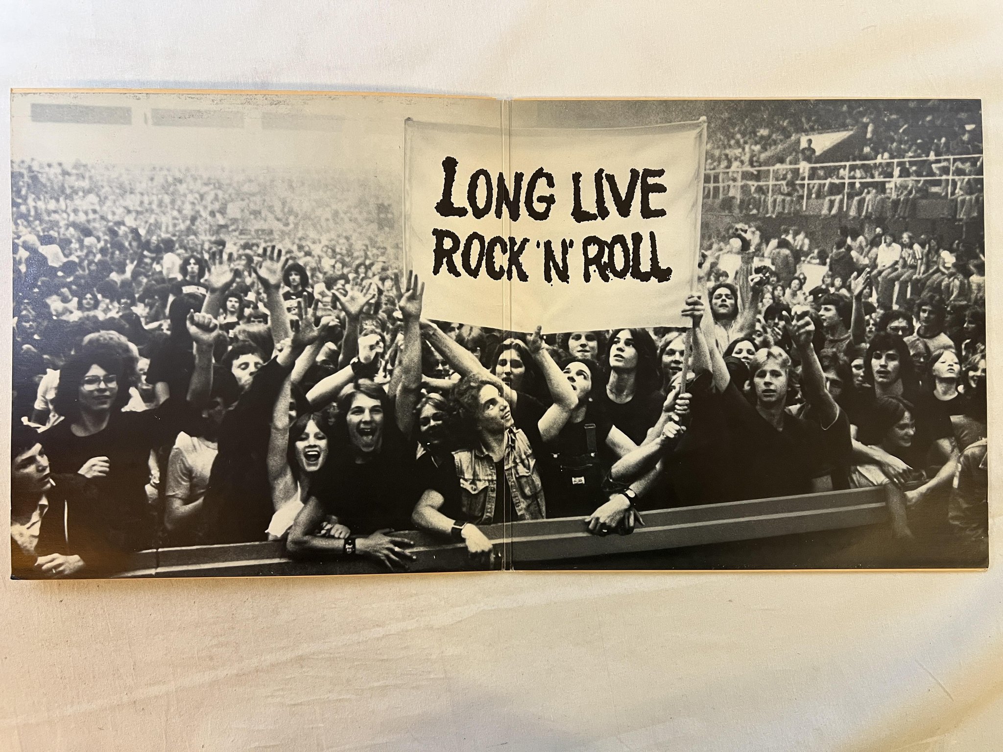 Omslagsbild för skivan RAINBOW long live rock n roll LP -78 ncb POLYDOR 2391 335