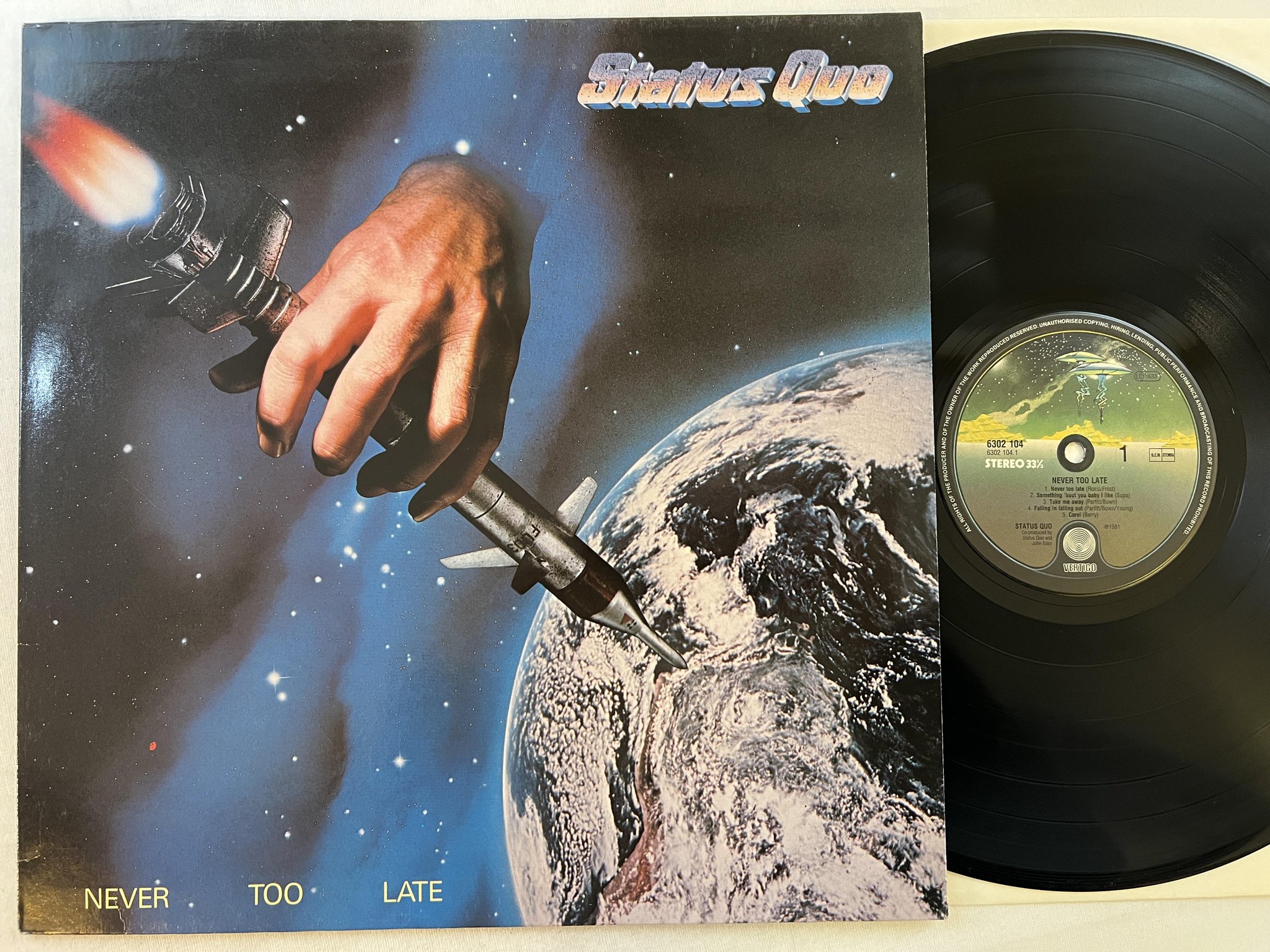Omslagsbild för skivan STATUS QUO never too late LP -81 Hol VERTIGO 6302 104